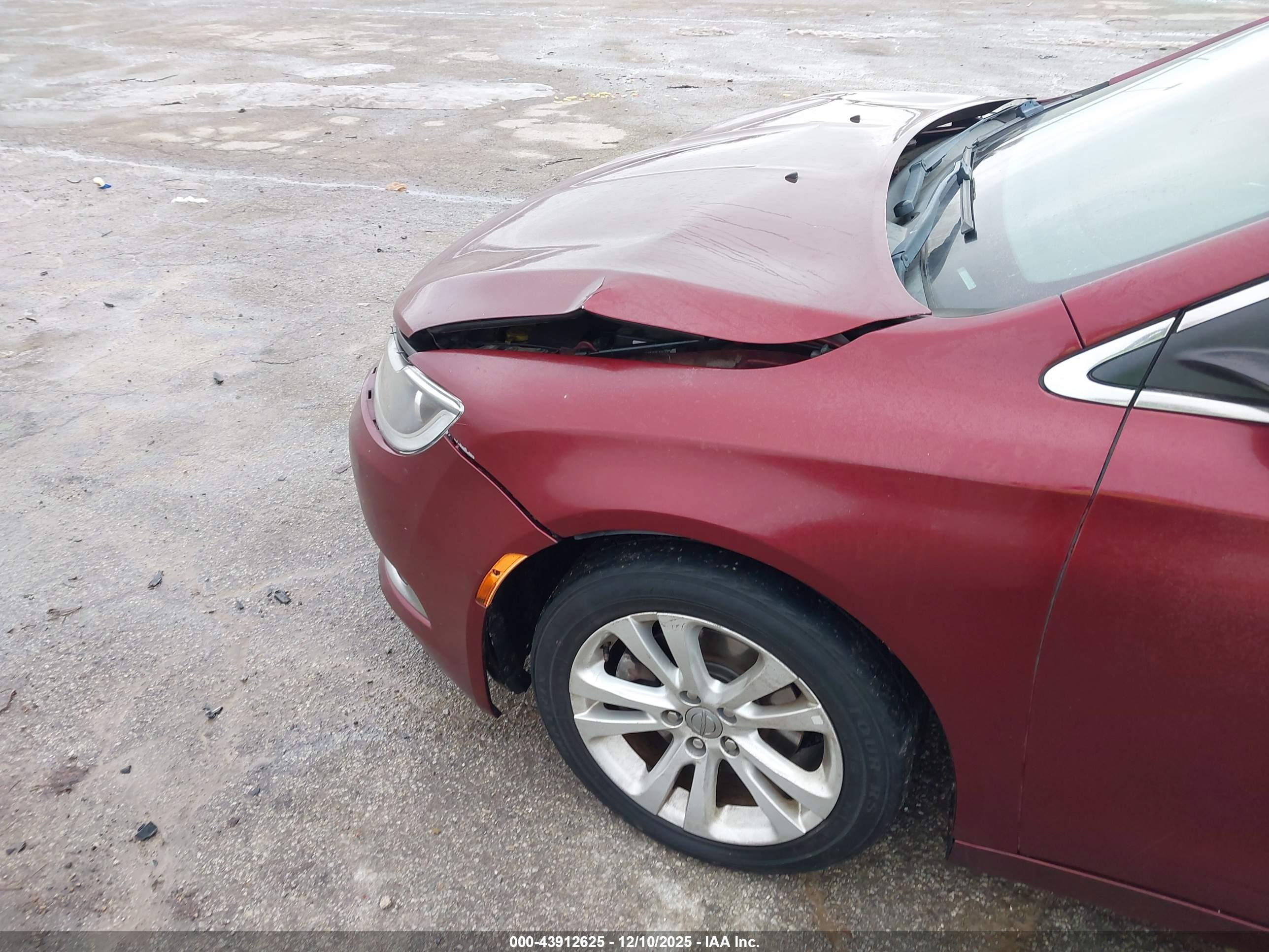 CHRYSLER 200 image 6