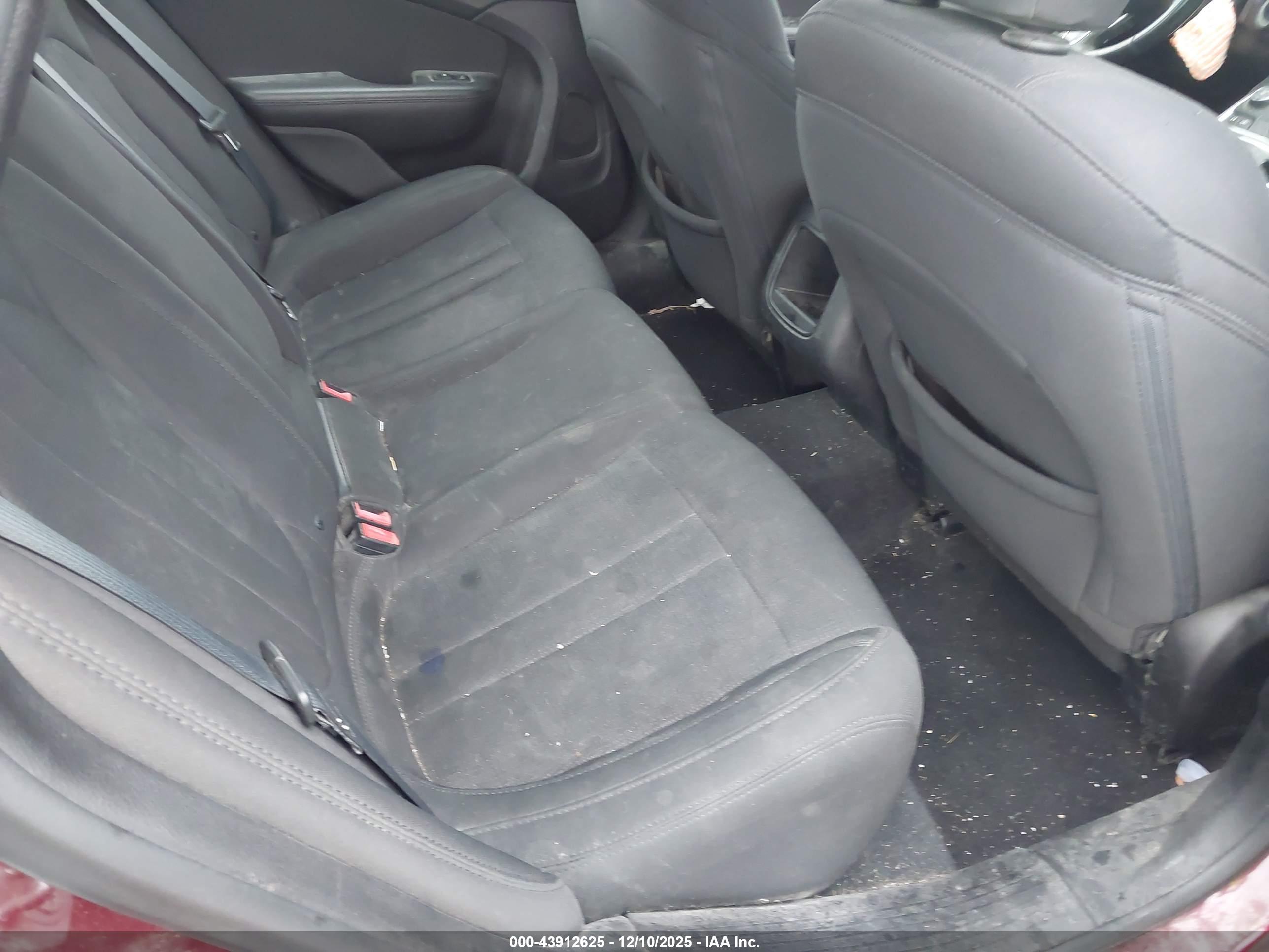 CHRYSLER 200 image 8
