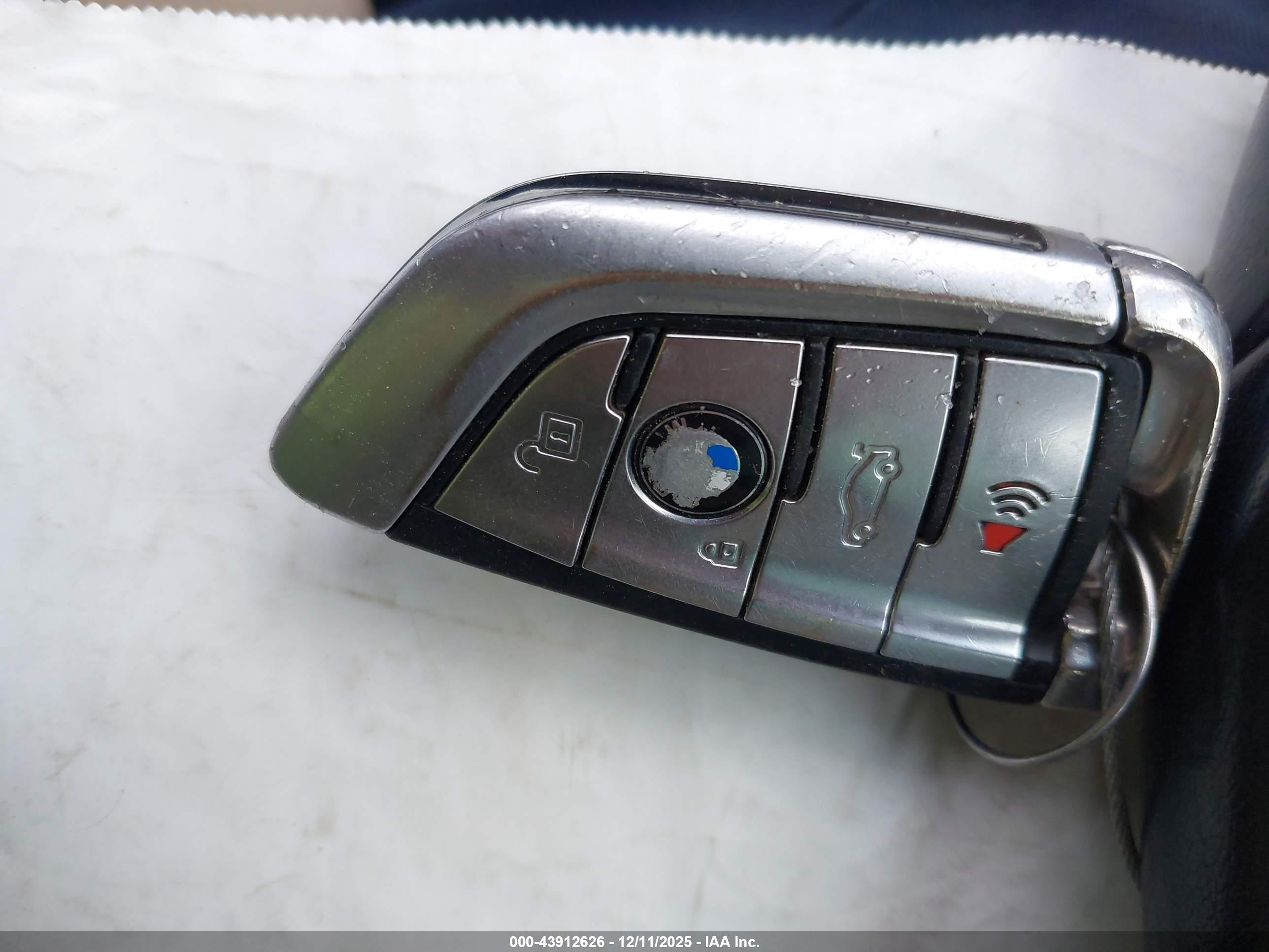 BMW 530E image 11