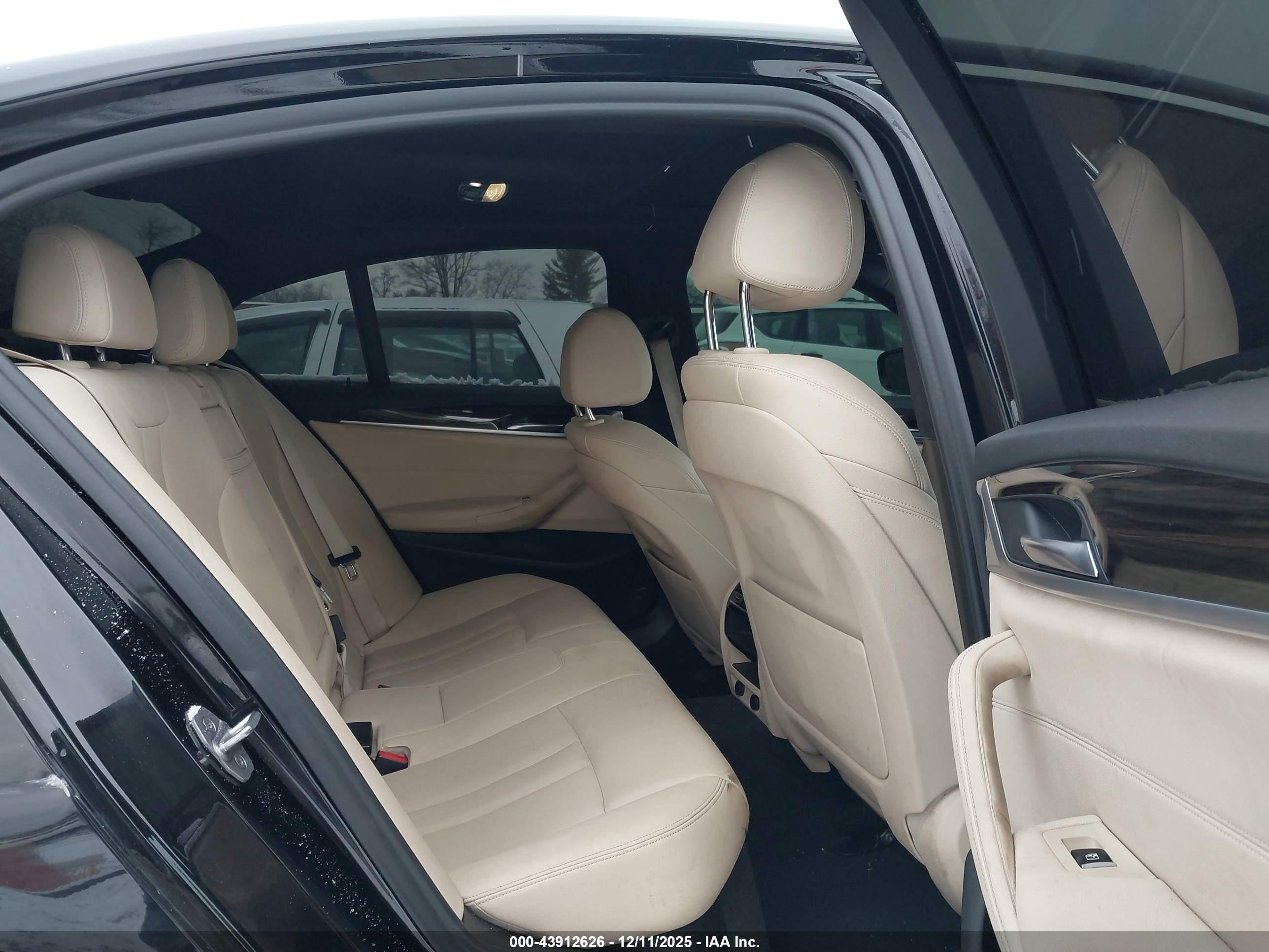 BMW 530E image 8