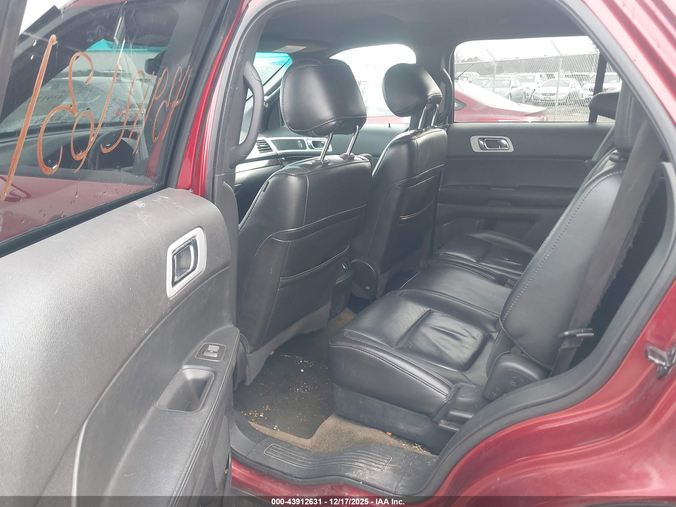FORD EXPLORER image 8