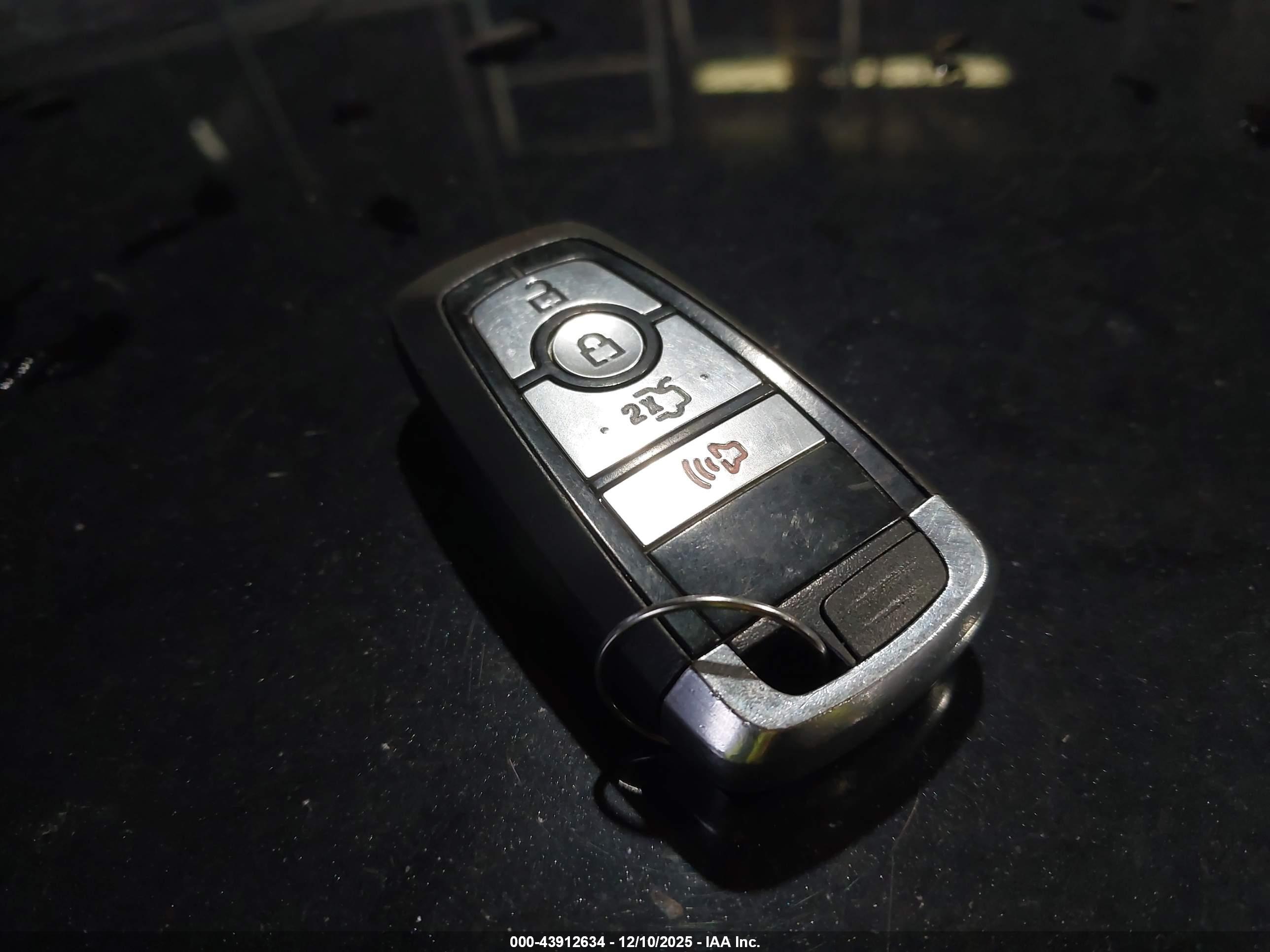 FORD FUSION image 11