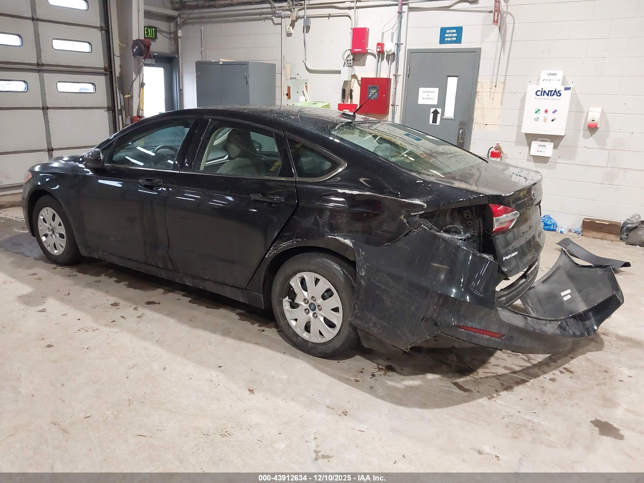 FORD FUSION image 3