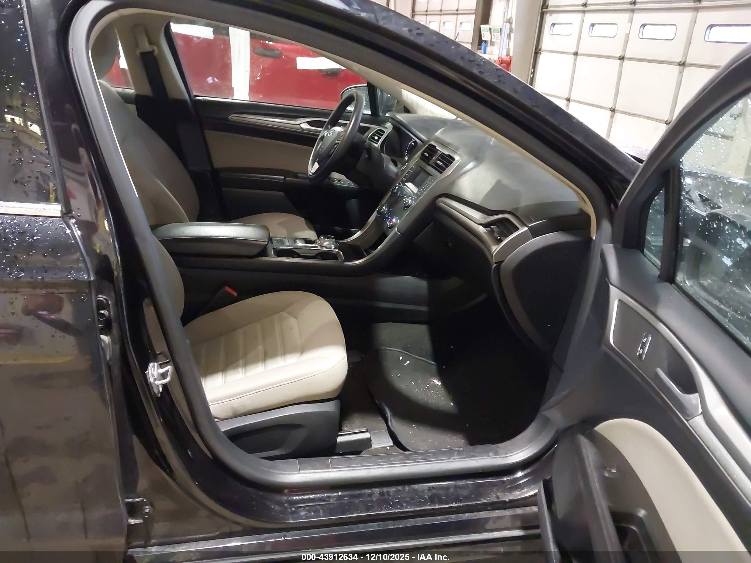 FORD FUSION image 5
