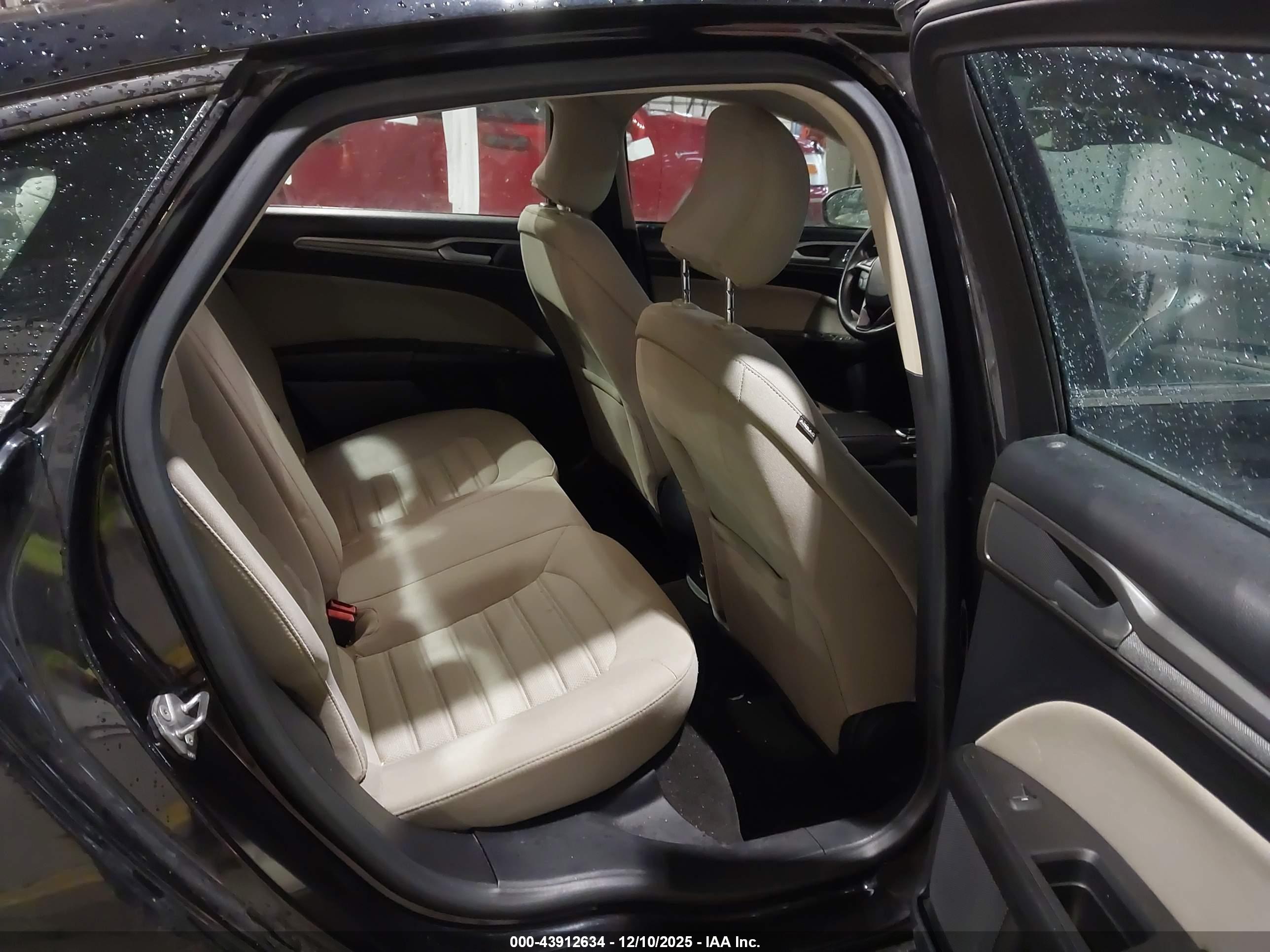 FORD FUSION image 8