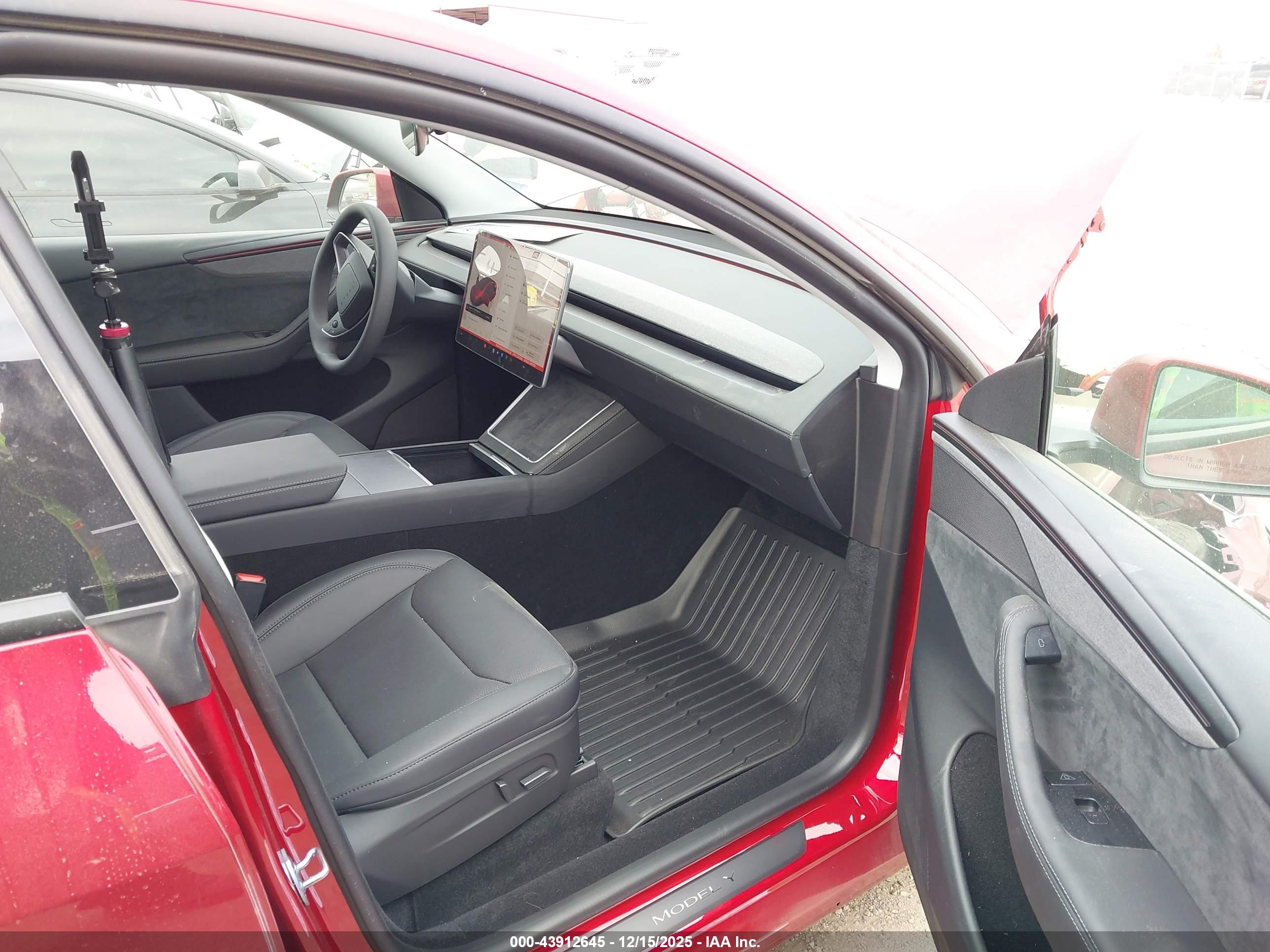 TESLA MODEL image 5