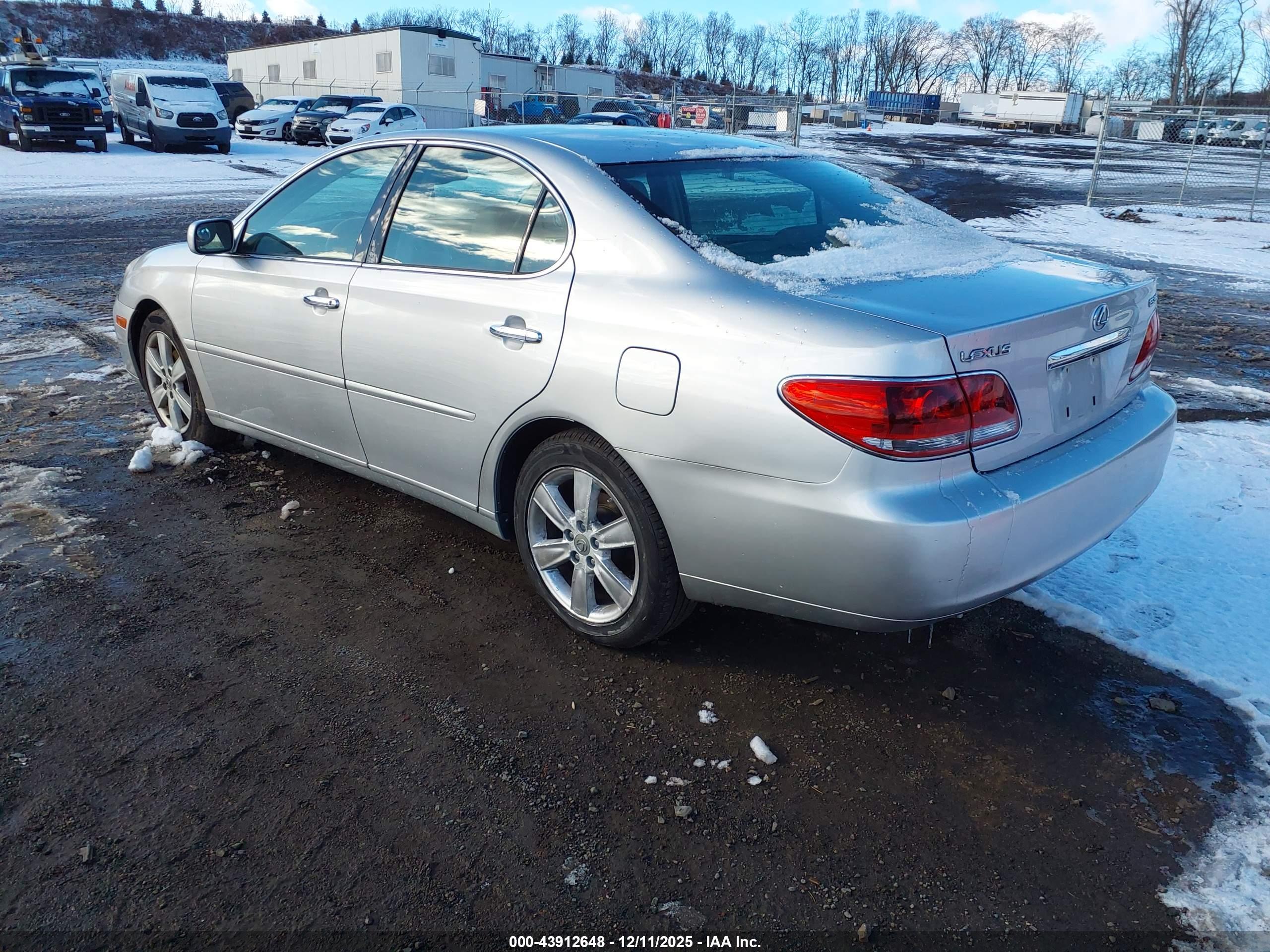 LEXUS ES image 3