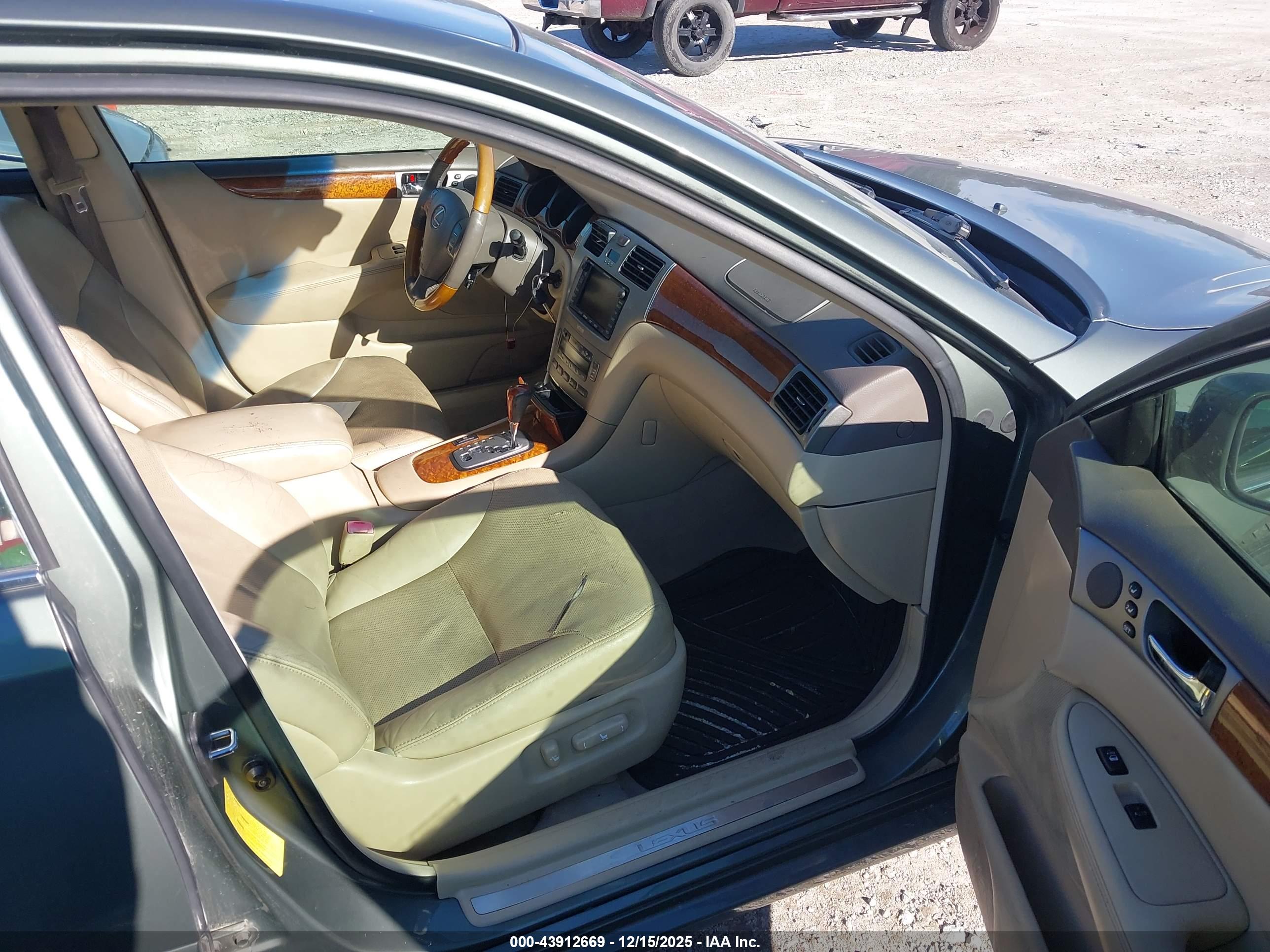 LEXUS ES image 5