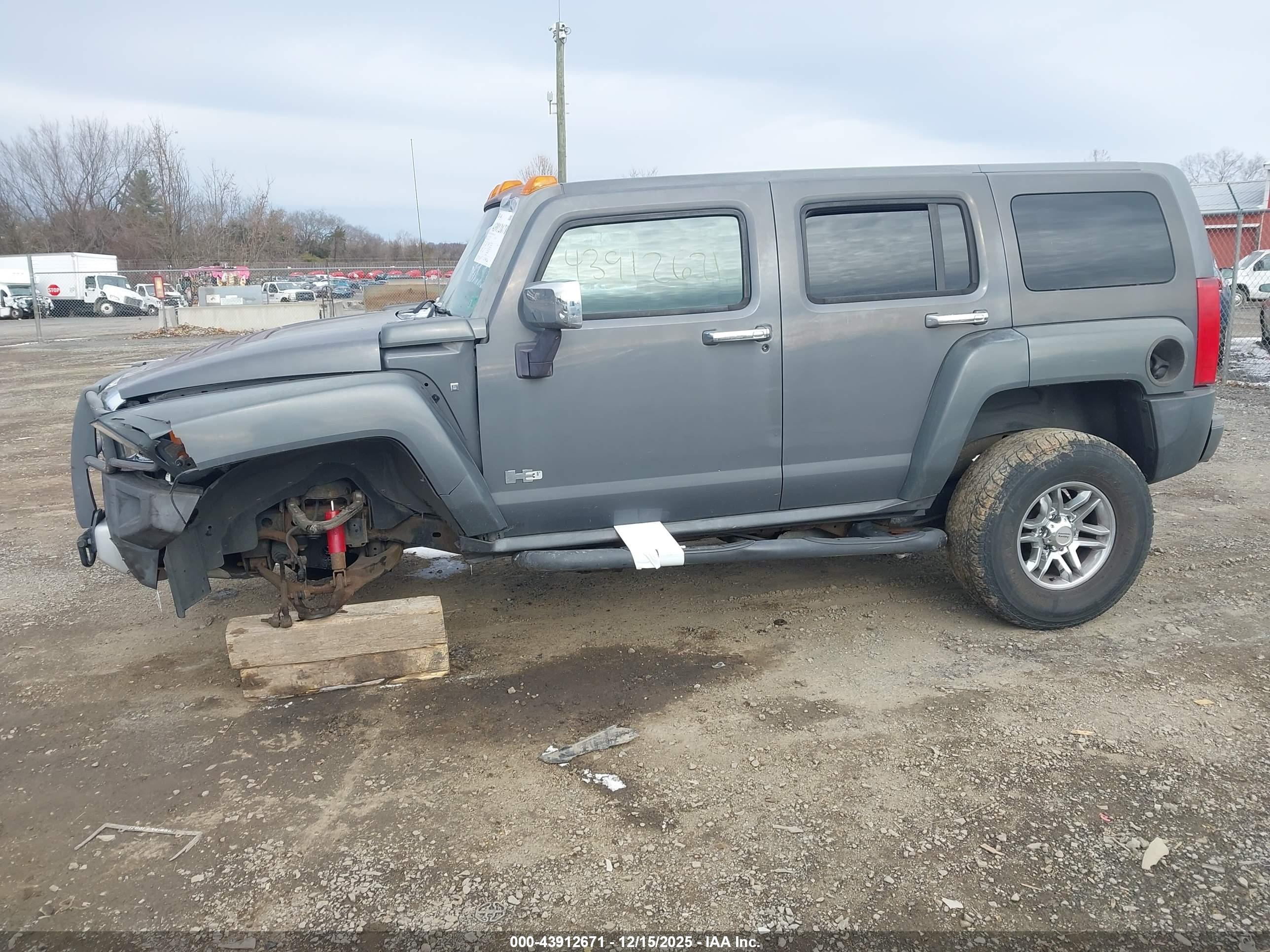 HUMMER H3 image 6