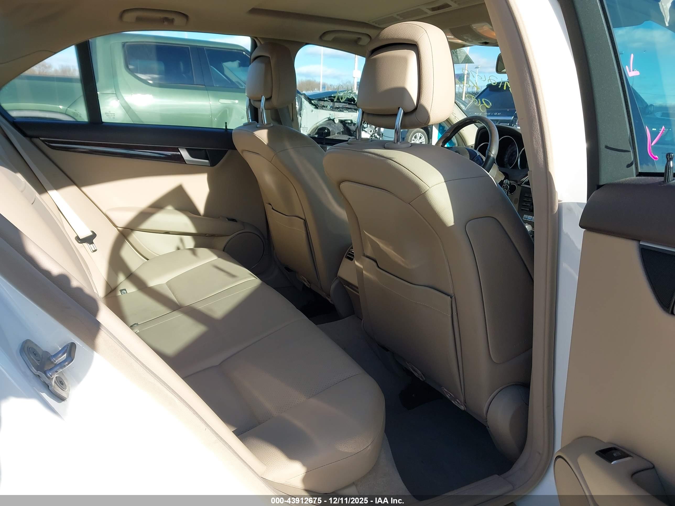 MERCEDES-BENZ C image 8