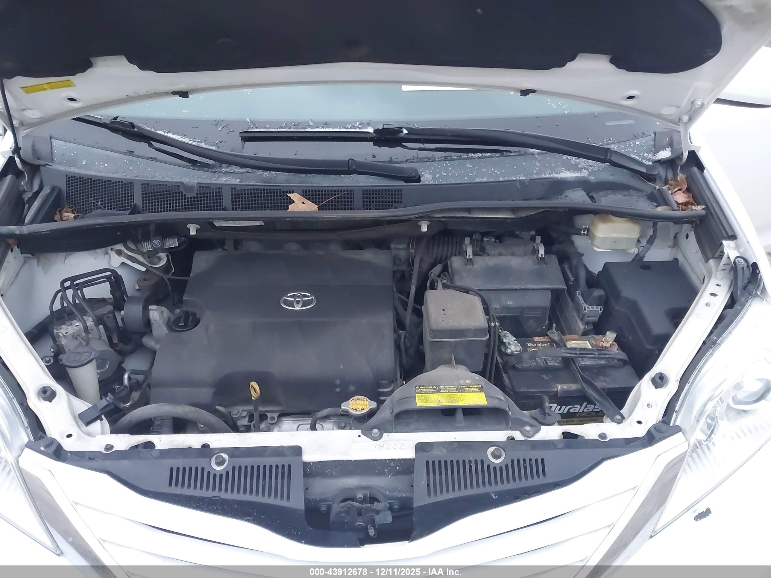 TOYOTA SIENNA image 10