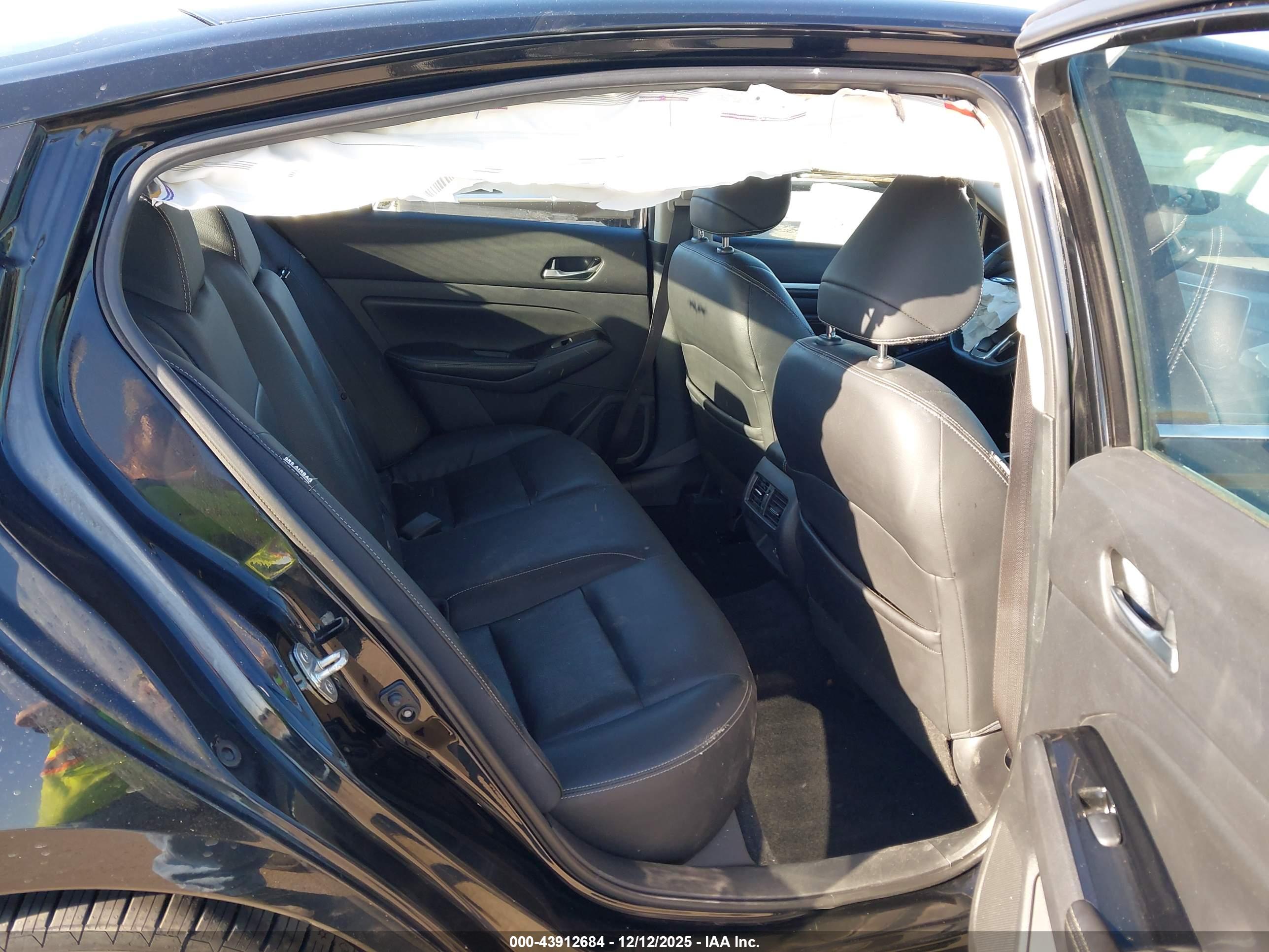 NISSAN ALTIMA image 8