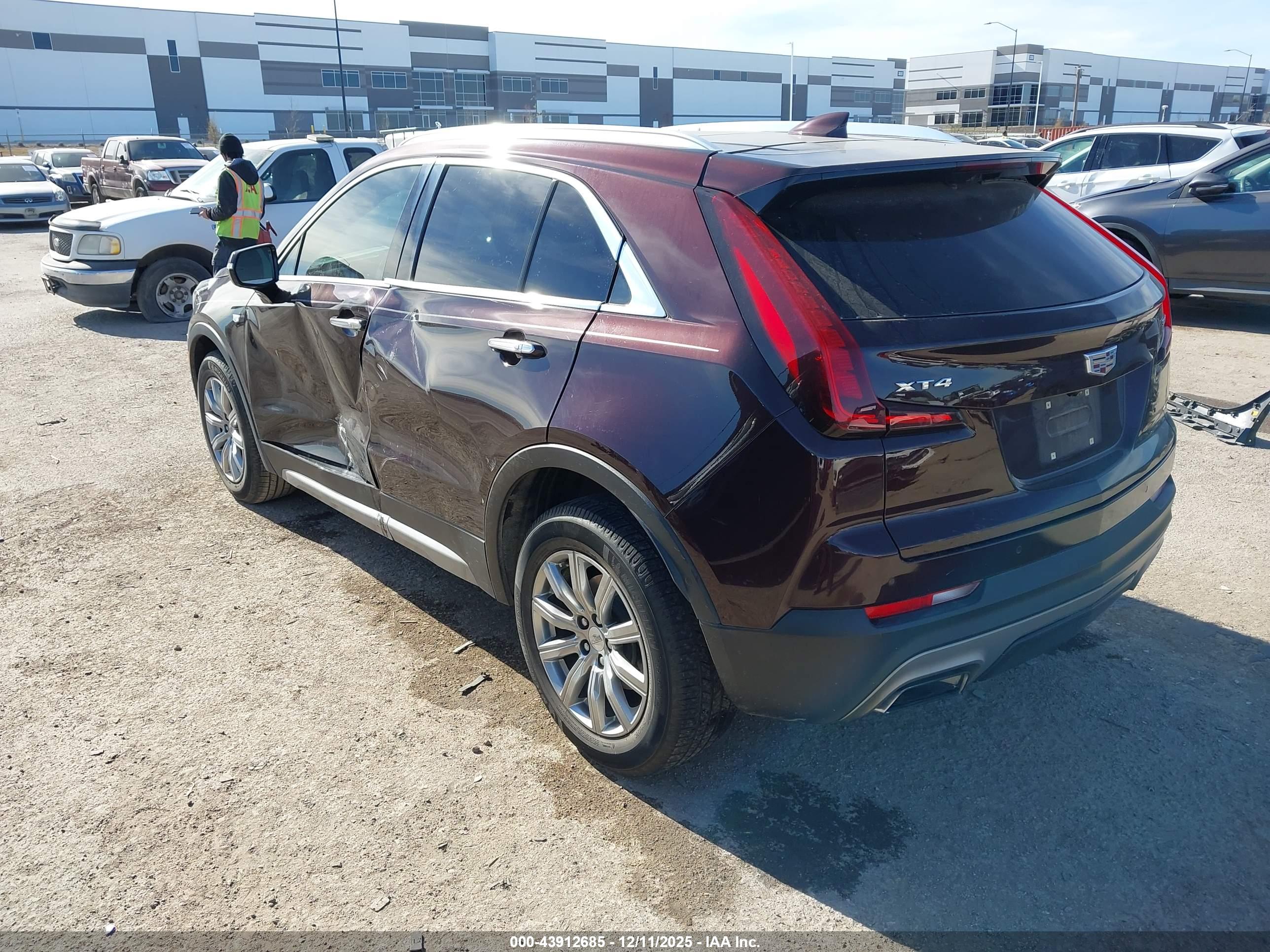 CADILLAC XT4 image 3