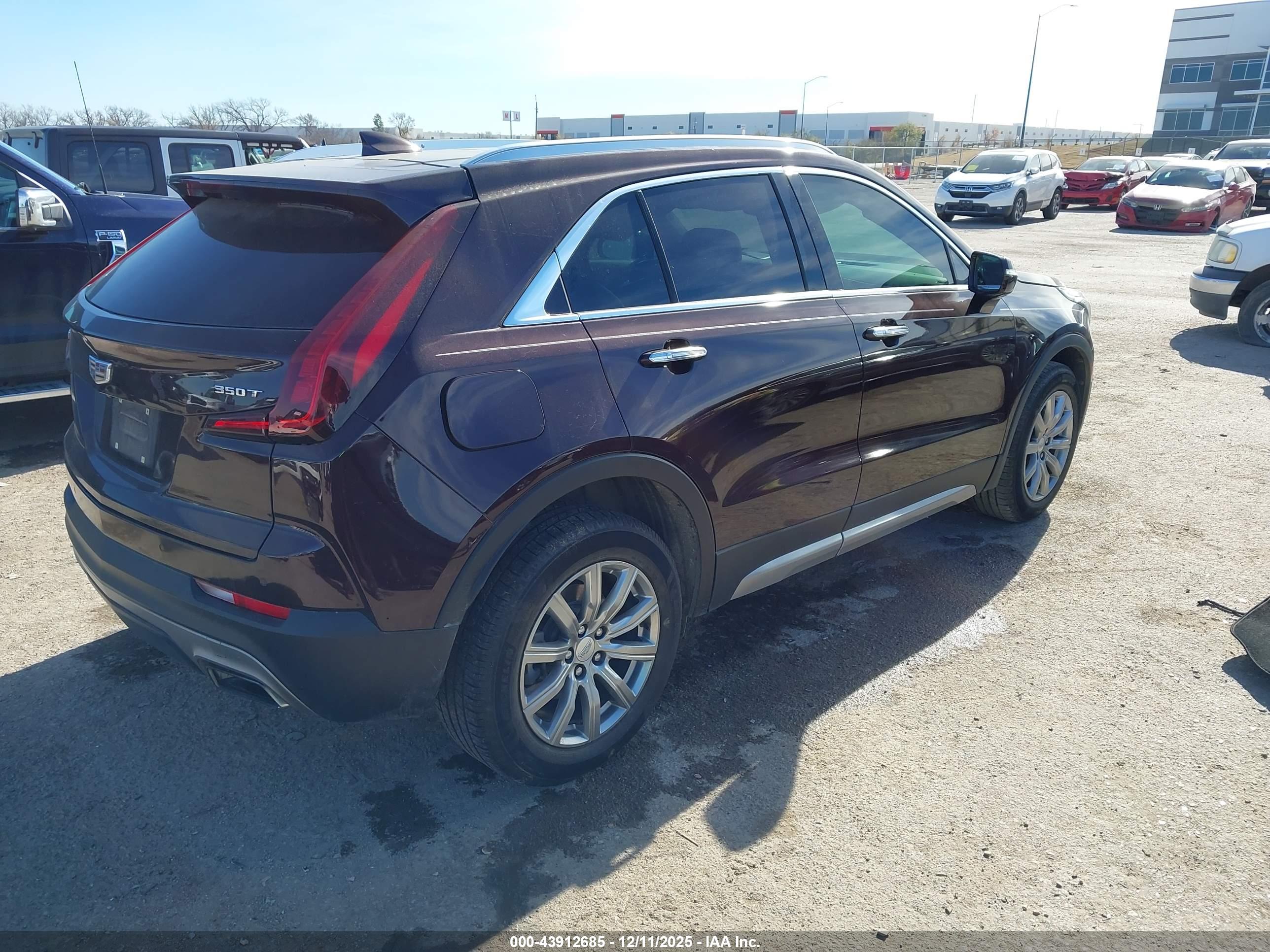 CADILLAC XT4 image 4