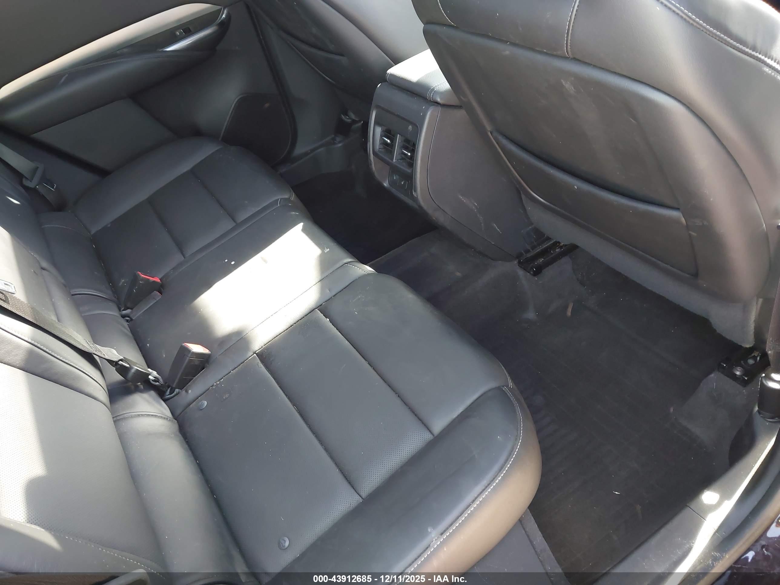 CADILLAC XT4 image 8