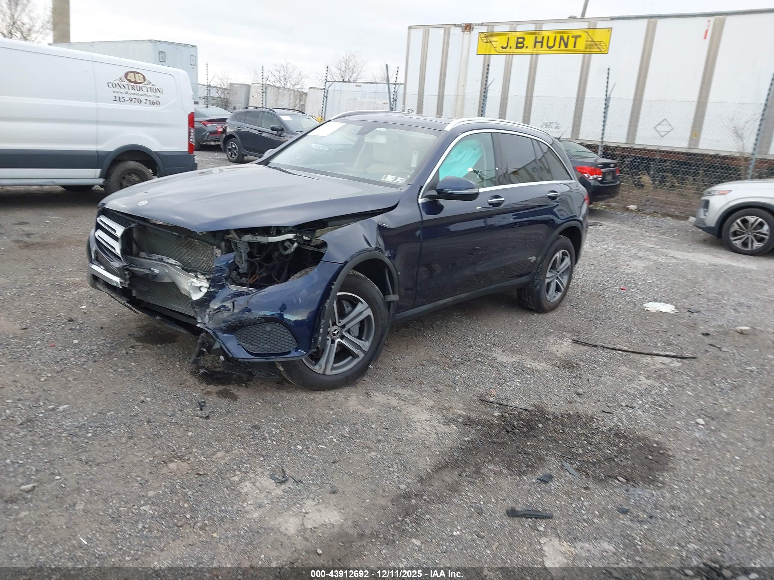 MERCEDES-BENZ GLC image 2