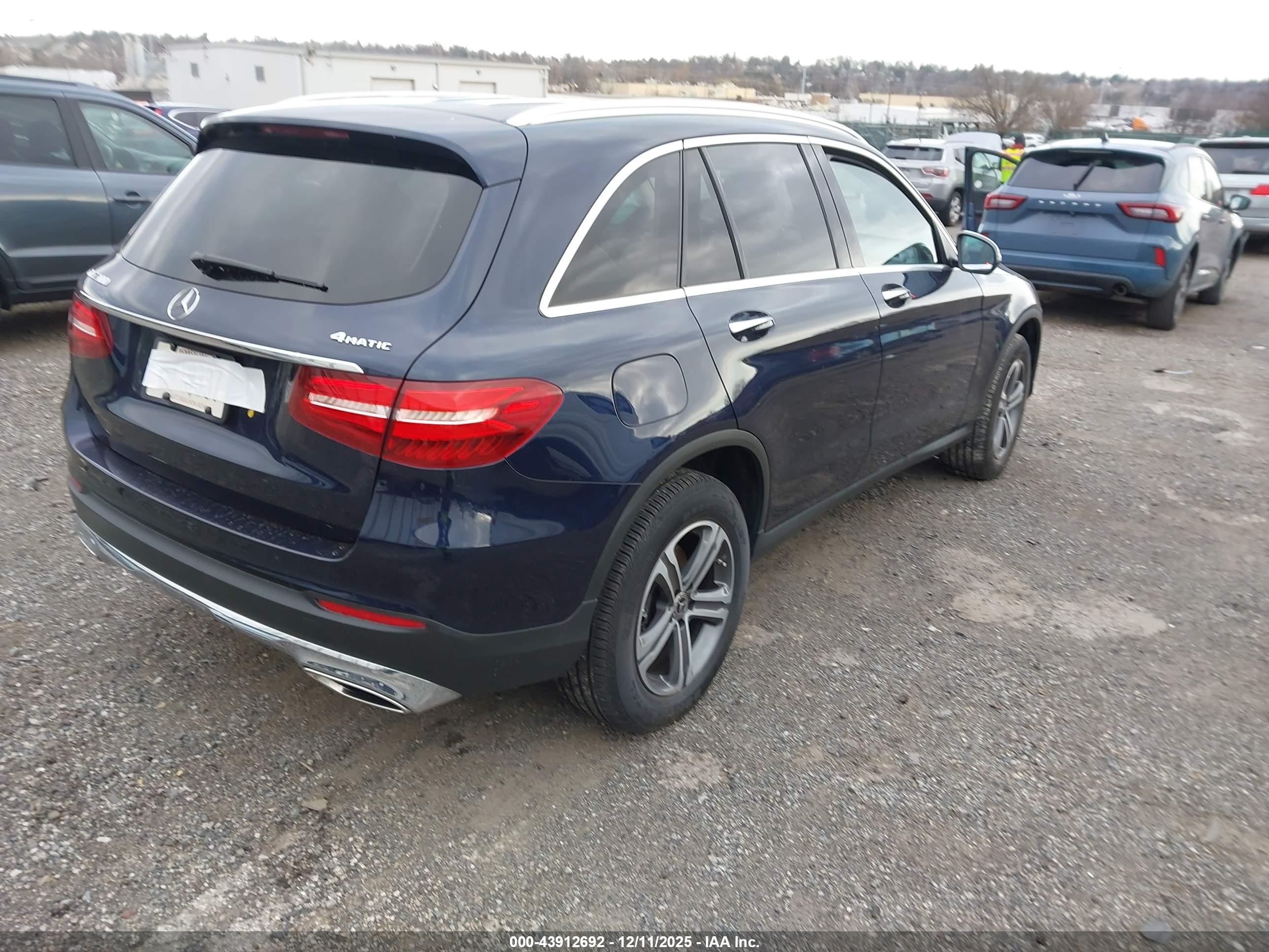MERCEDES-BENZ GLC image 4