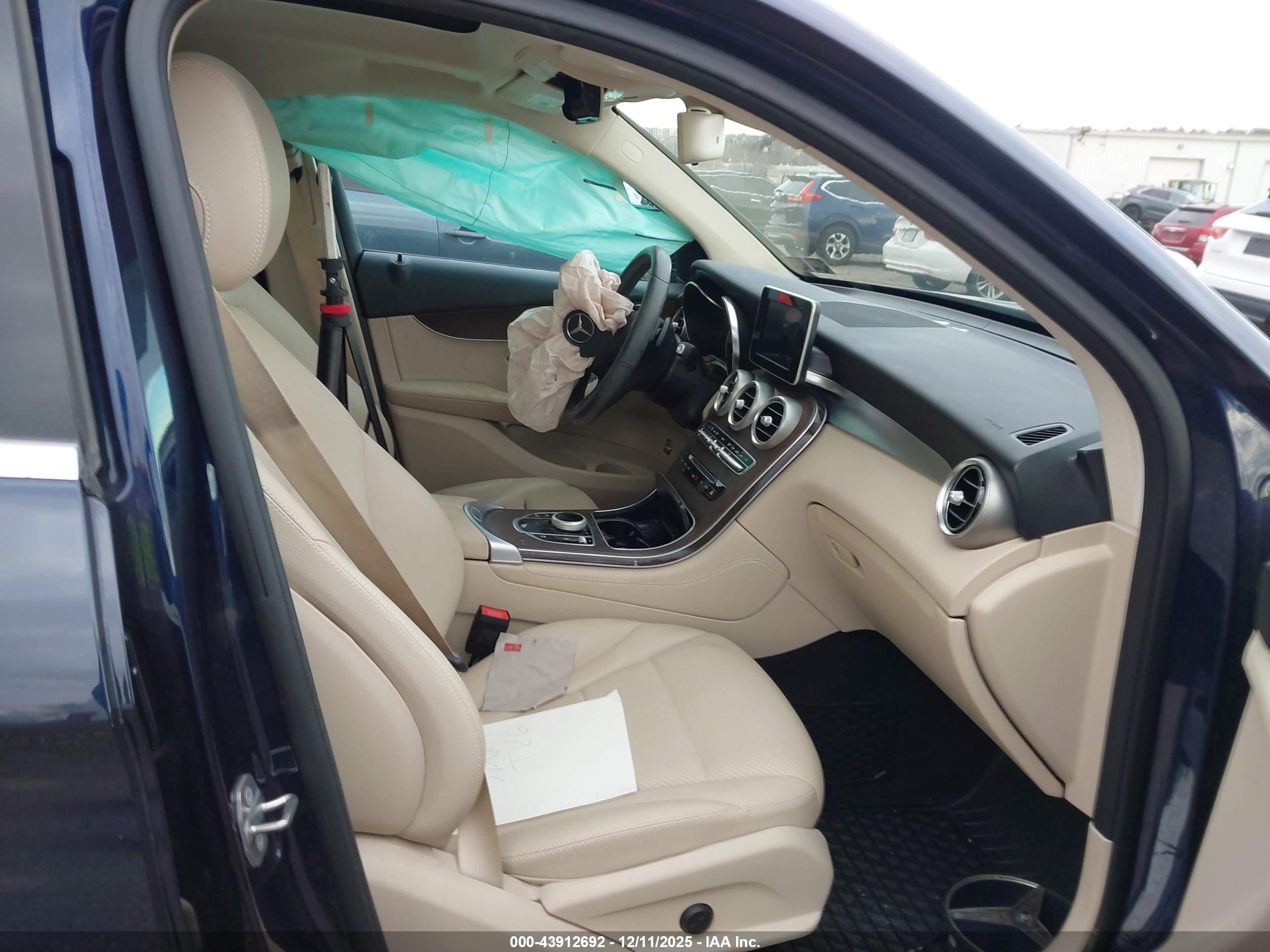 MERCEDES-BENZ GLC image 5