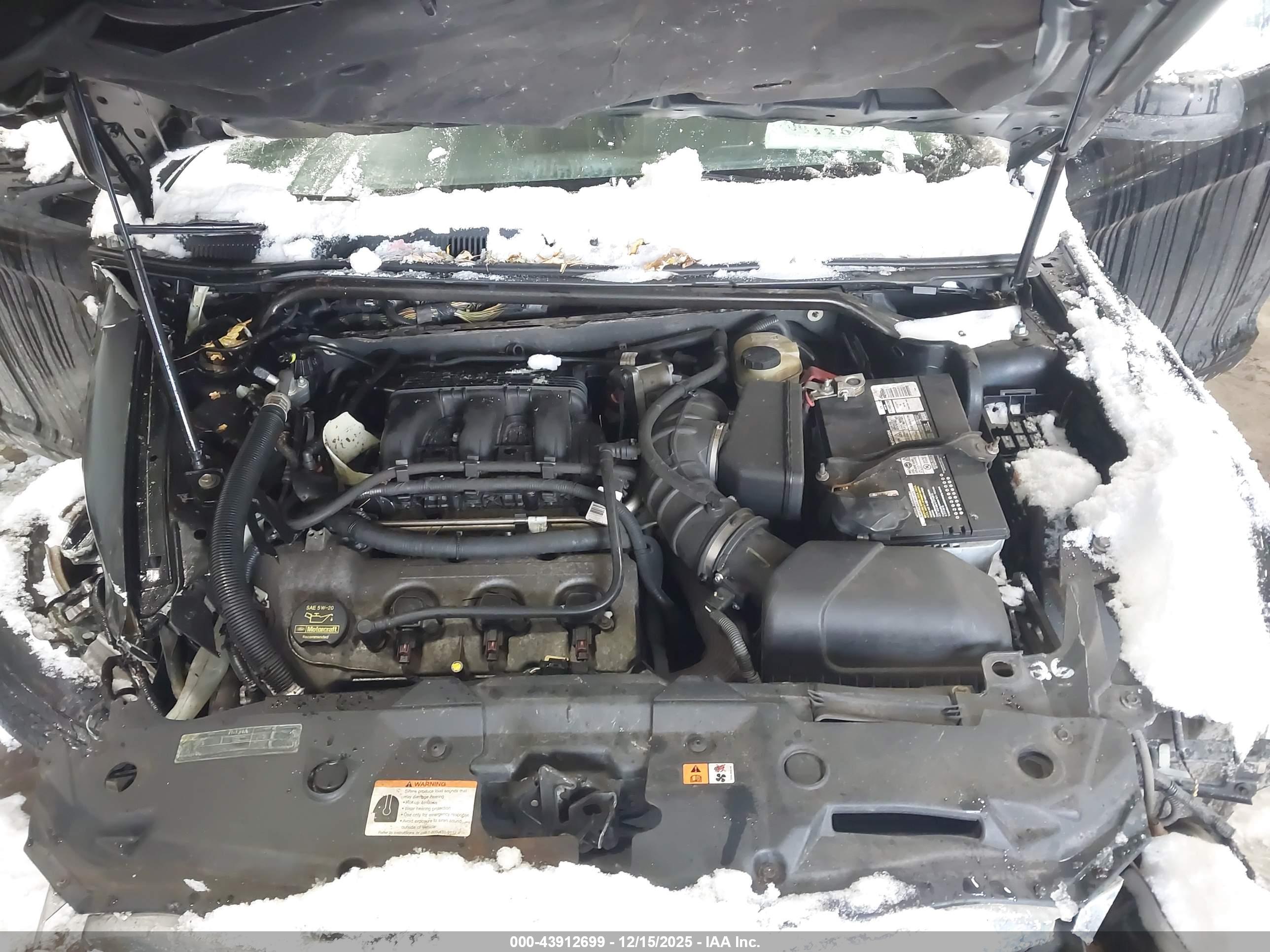 FORD TAURUS image 10