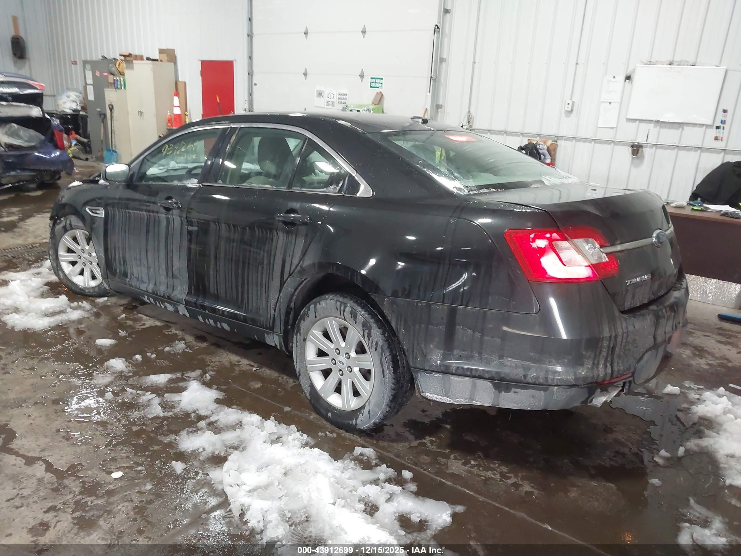 FORD TAURUS image 3