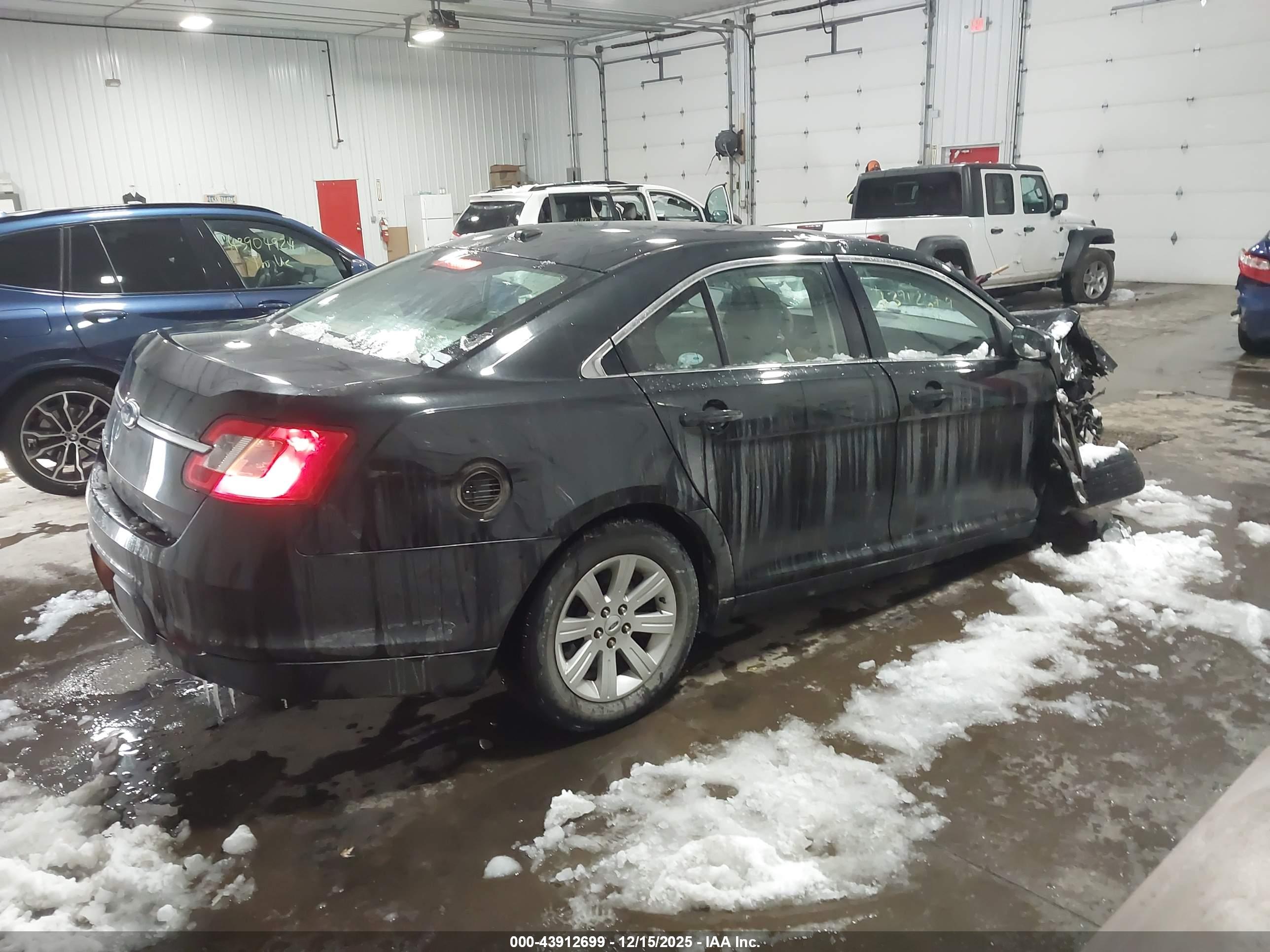 FORD TAURUS image 4