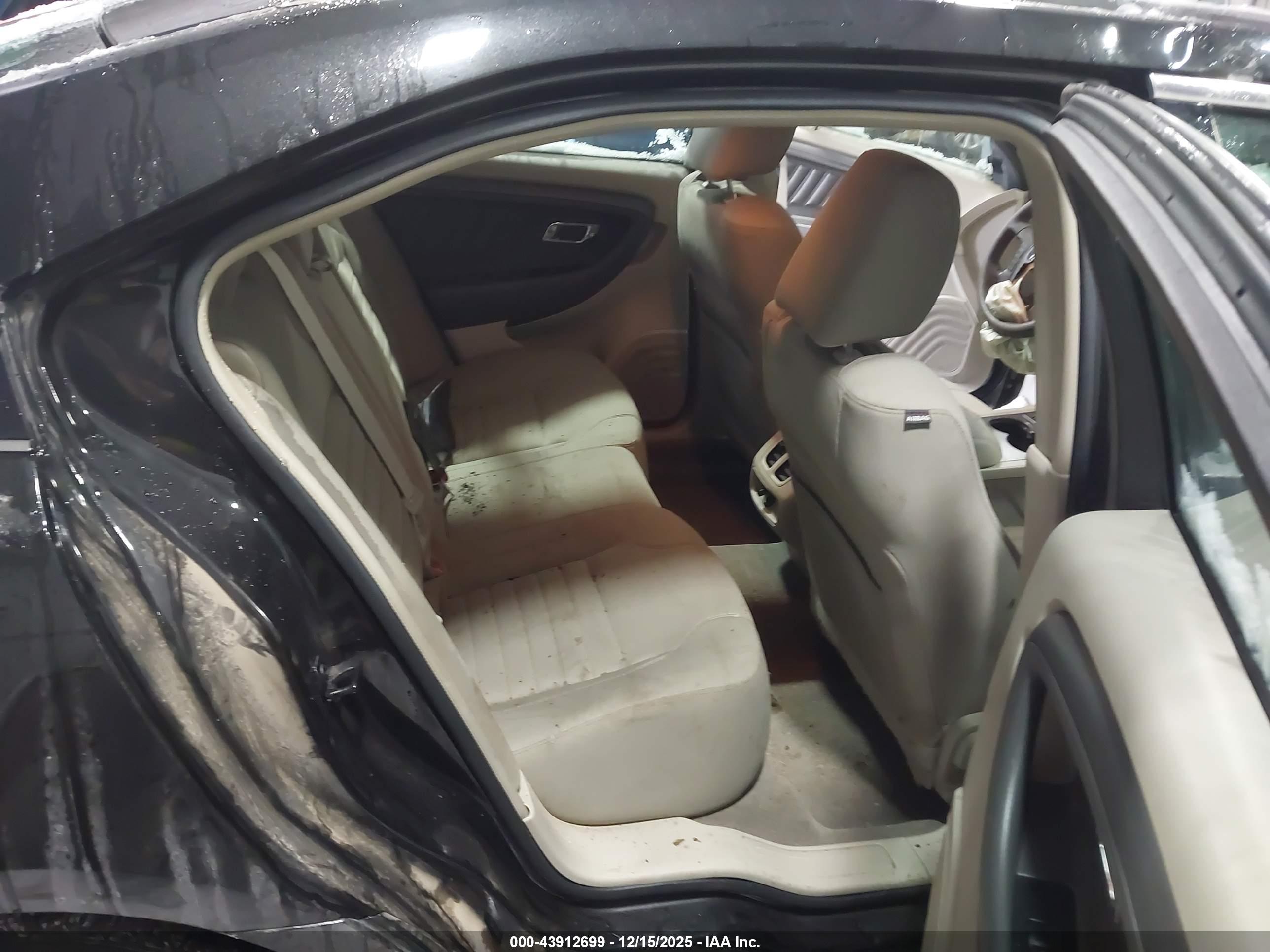 FORD TAURUS image 8
