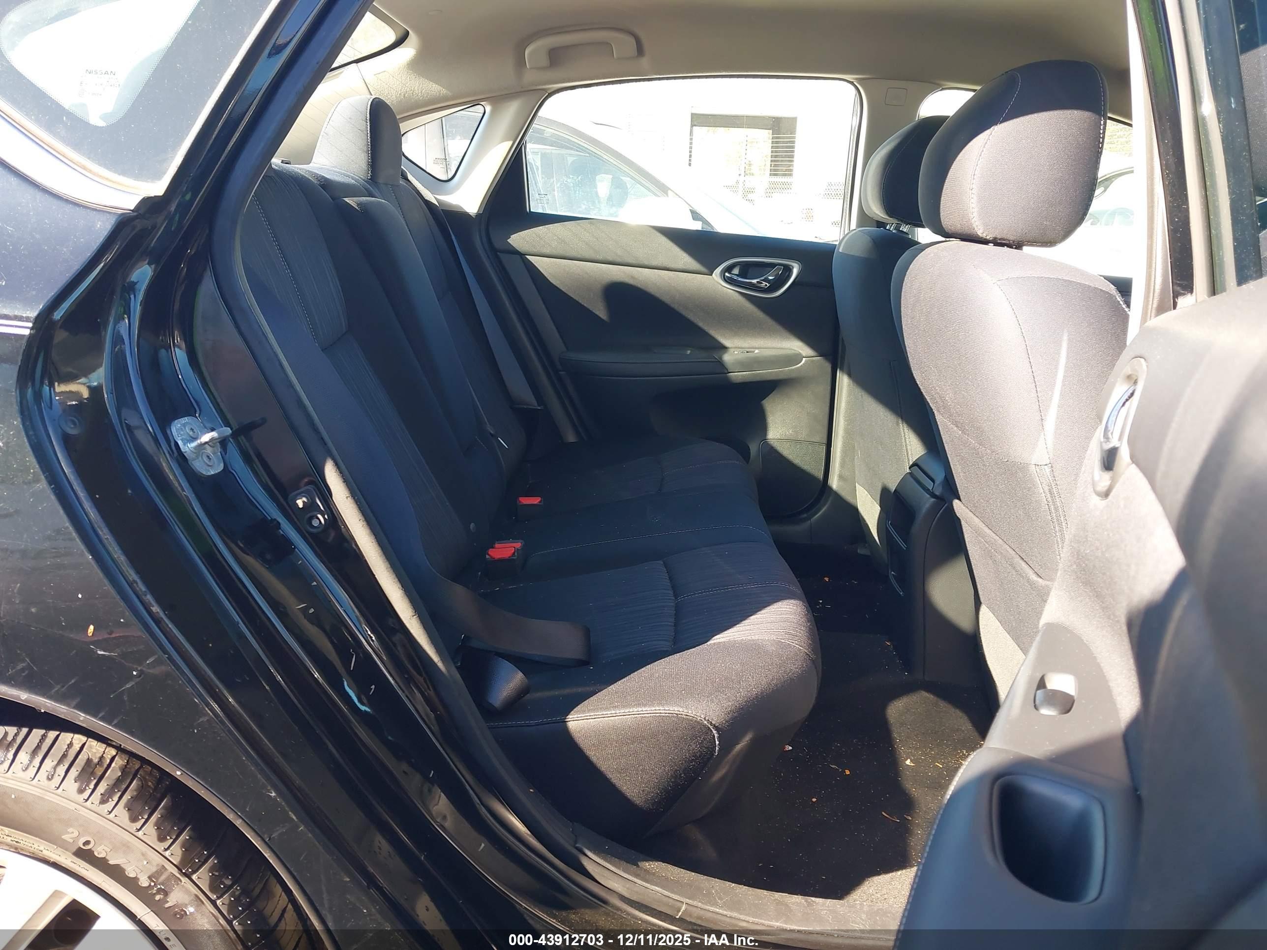 NISSAN SENTRA image 8