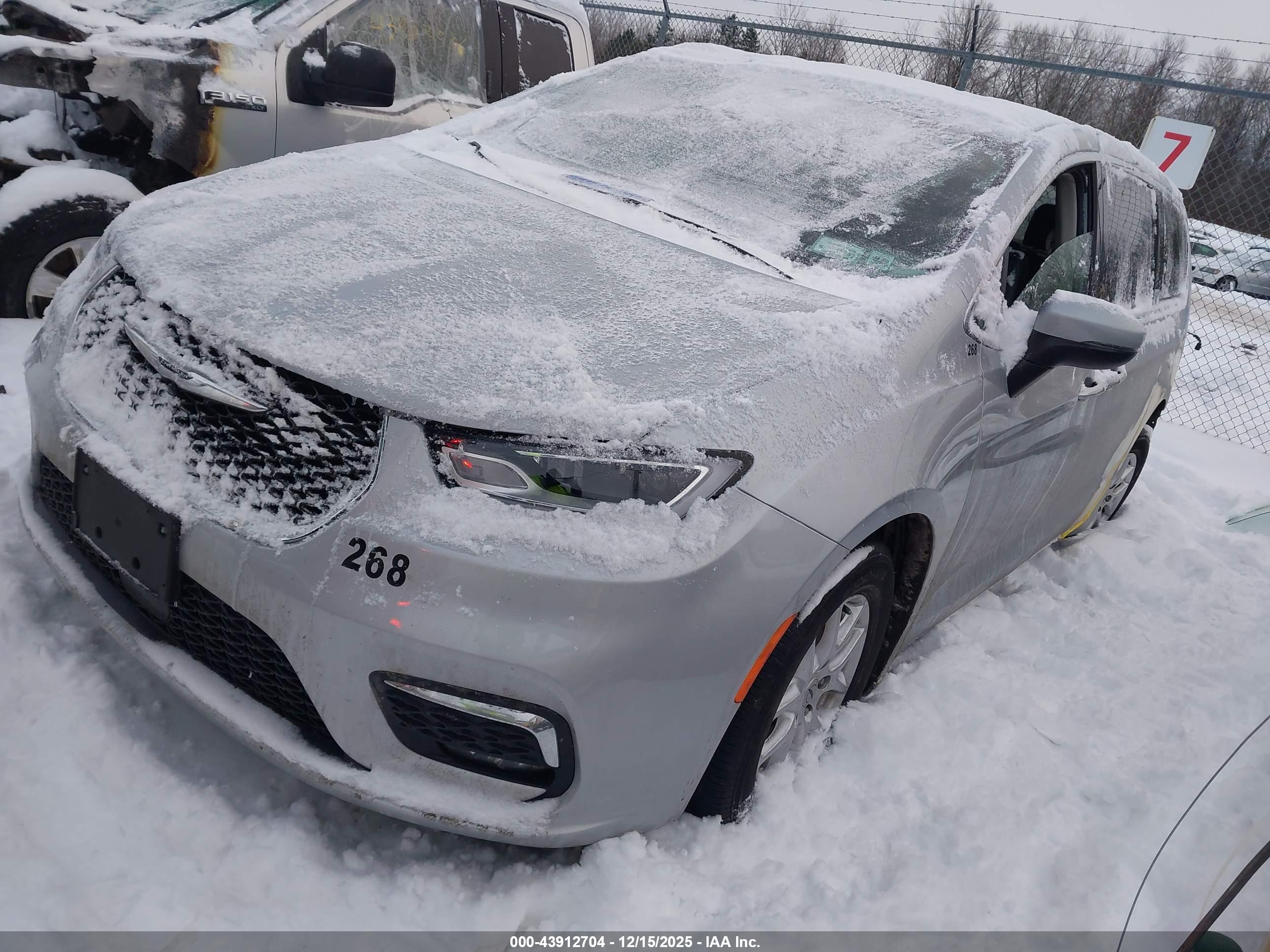 CHRYSLER PACIFICA image 2