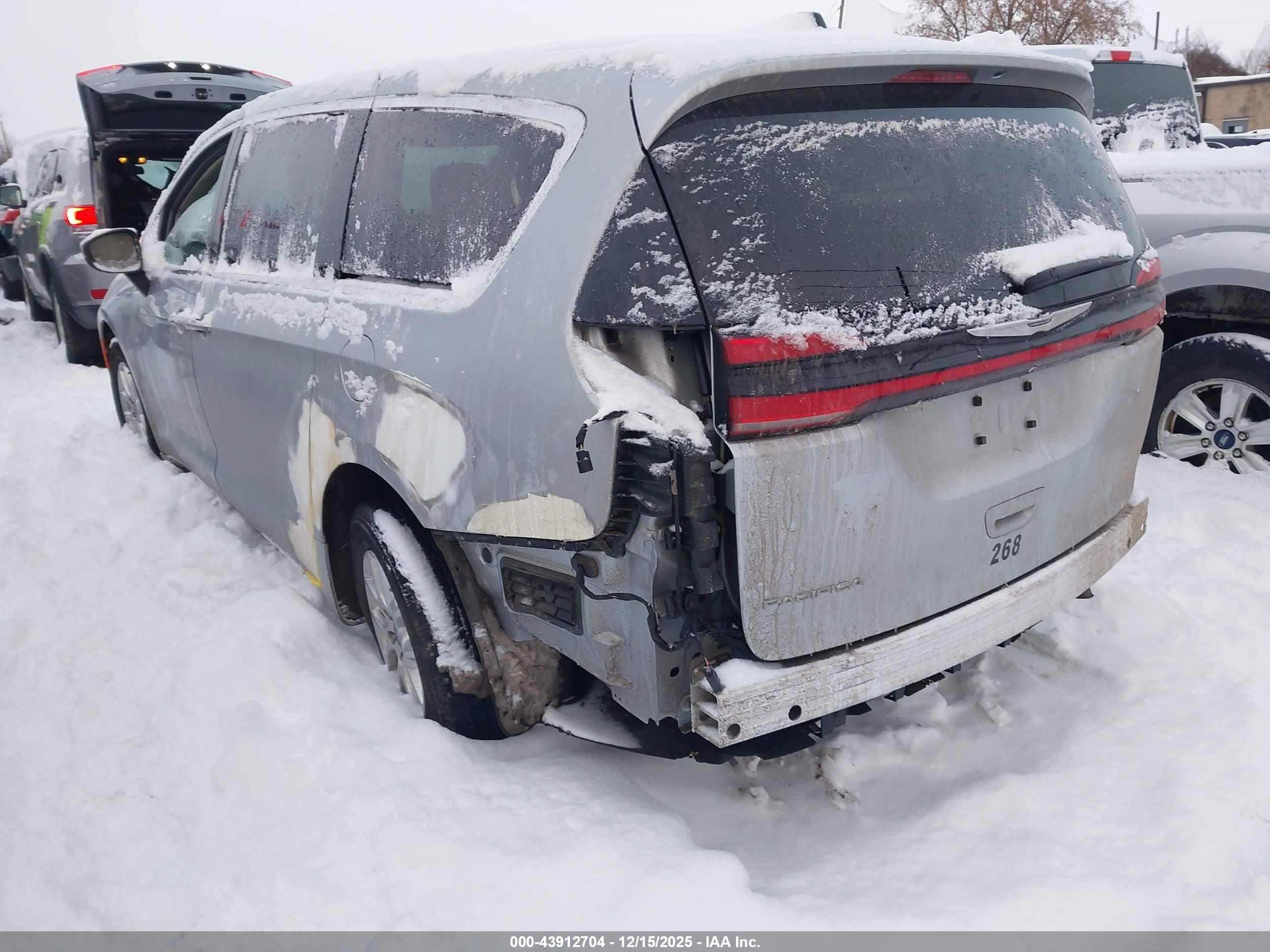 CHRYSLER PACIFICA image 3