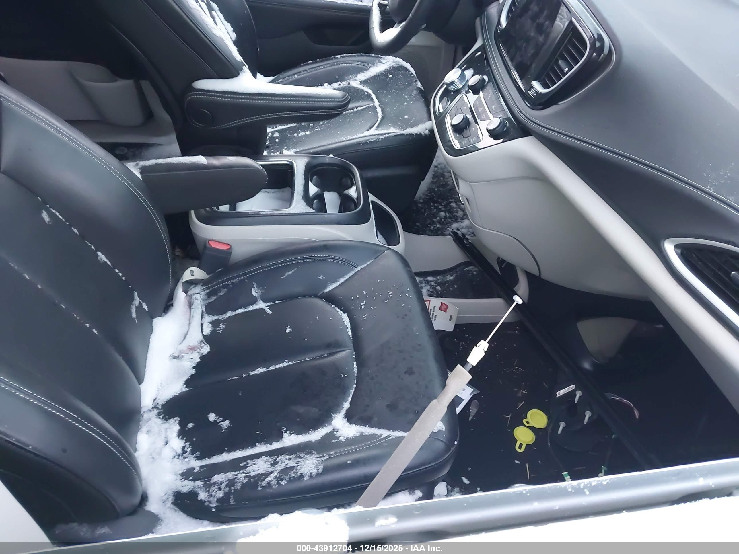 CHRYSLER PACIFICA image 5