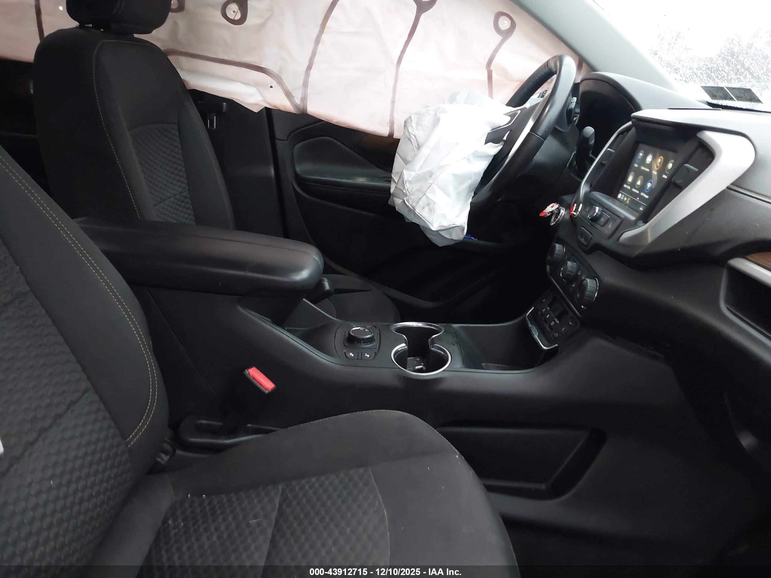 GMC TERRAIN image 5