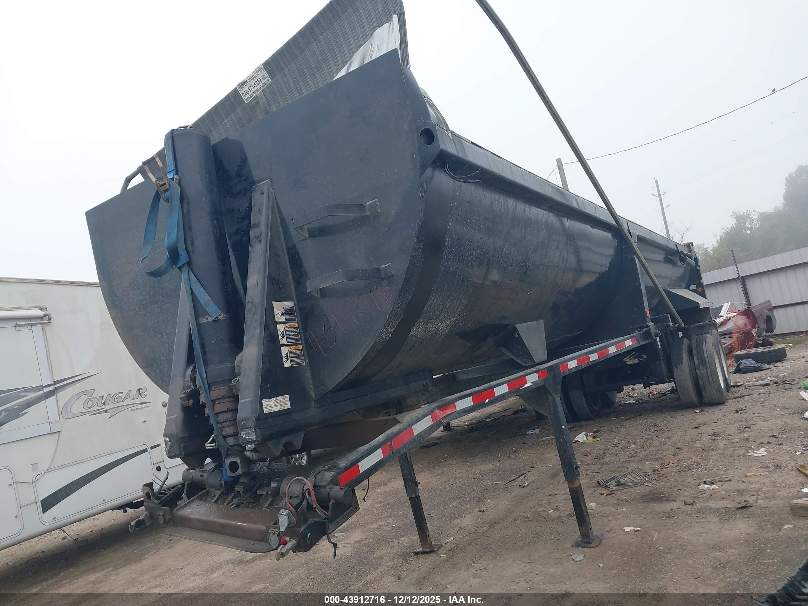CONSTRUCTION TRAILER image 2