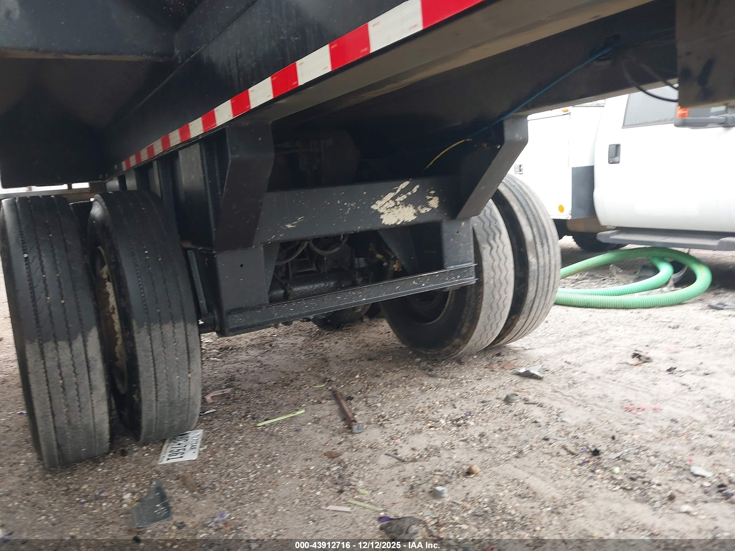 CONSTRUCTION TRAILER image 8