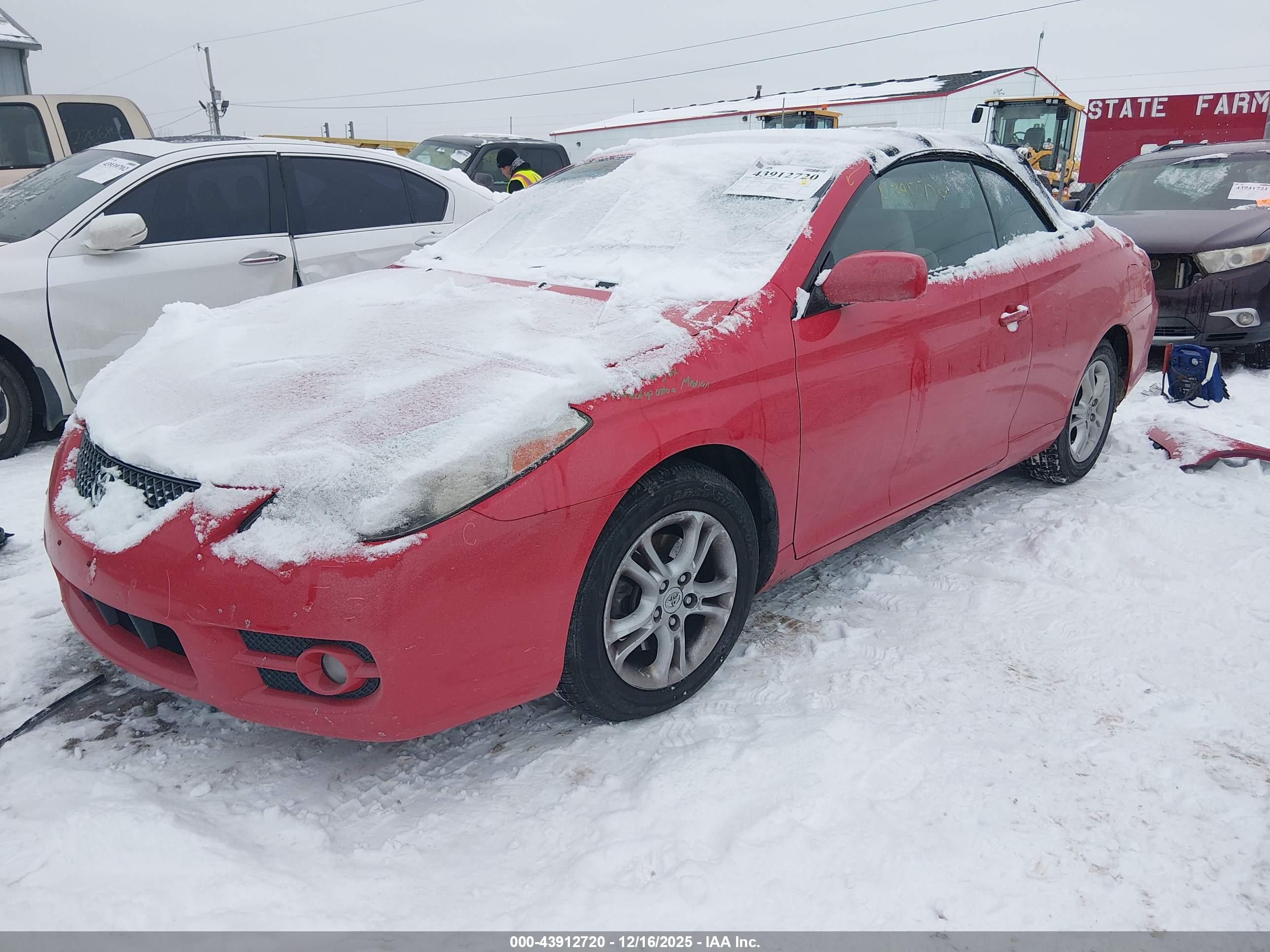 TOYOTA CAMRY image 2