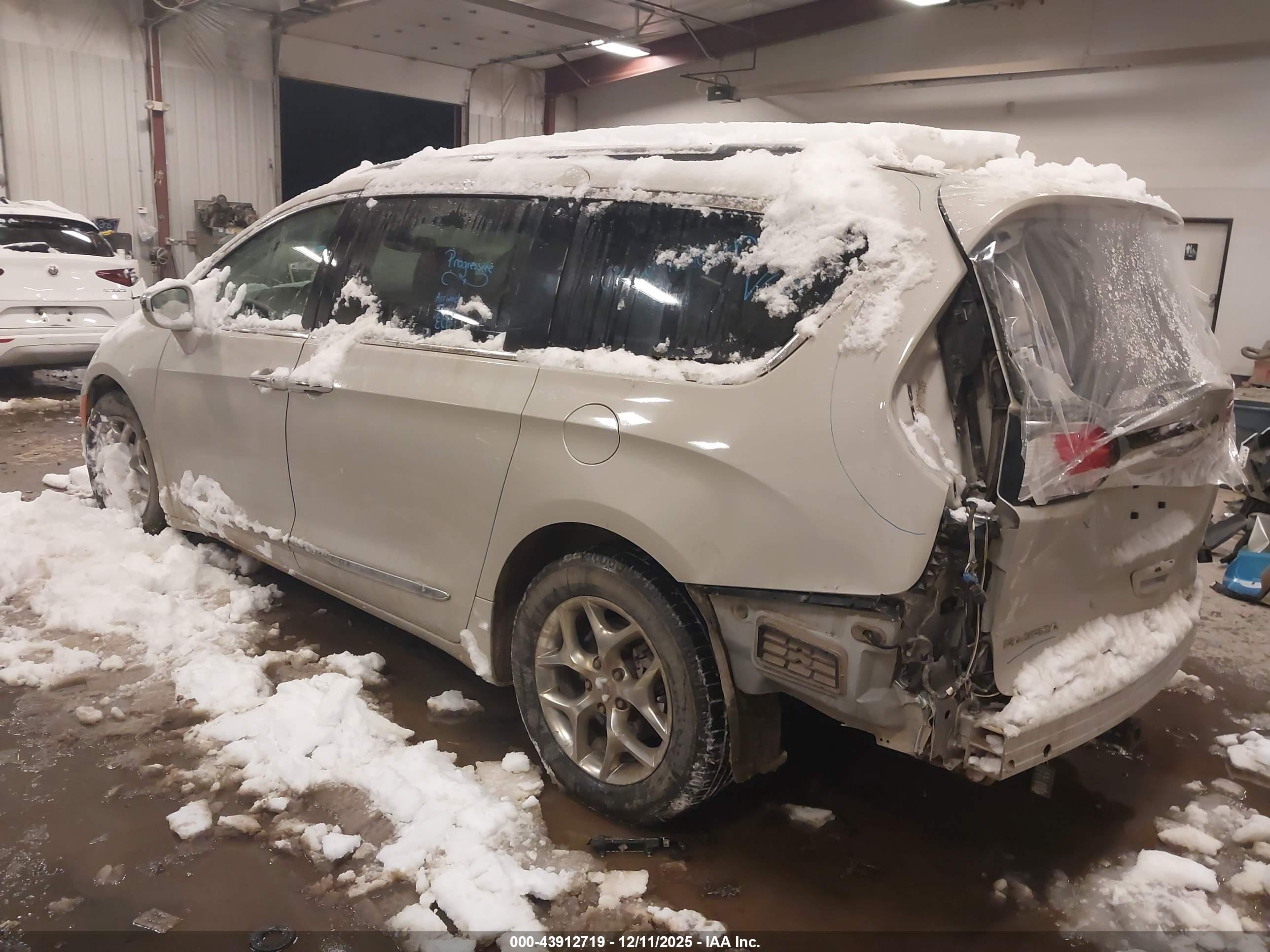 CHRYSLER PACIFICA image 3