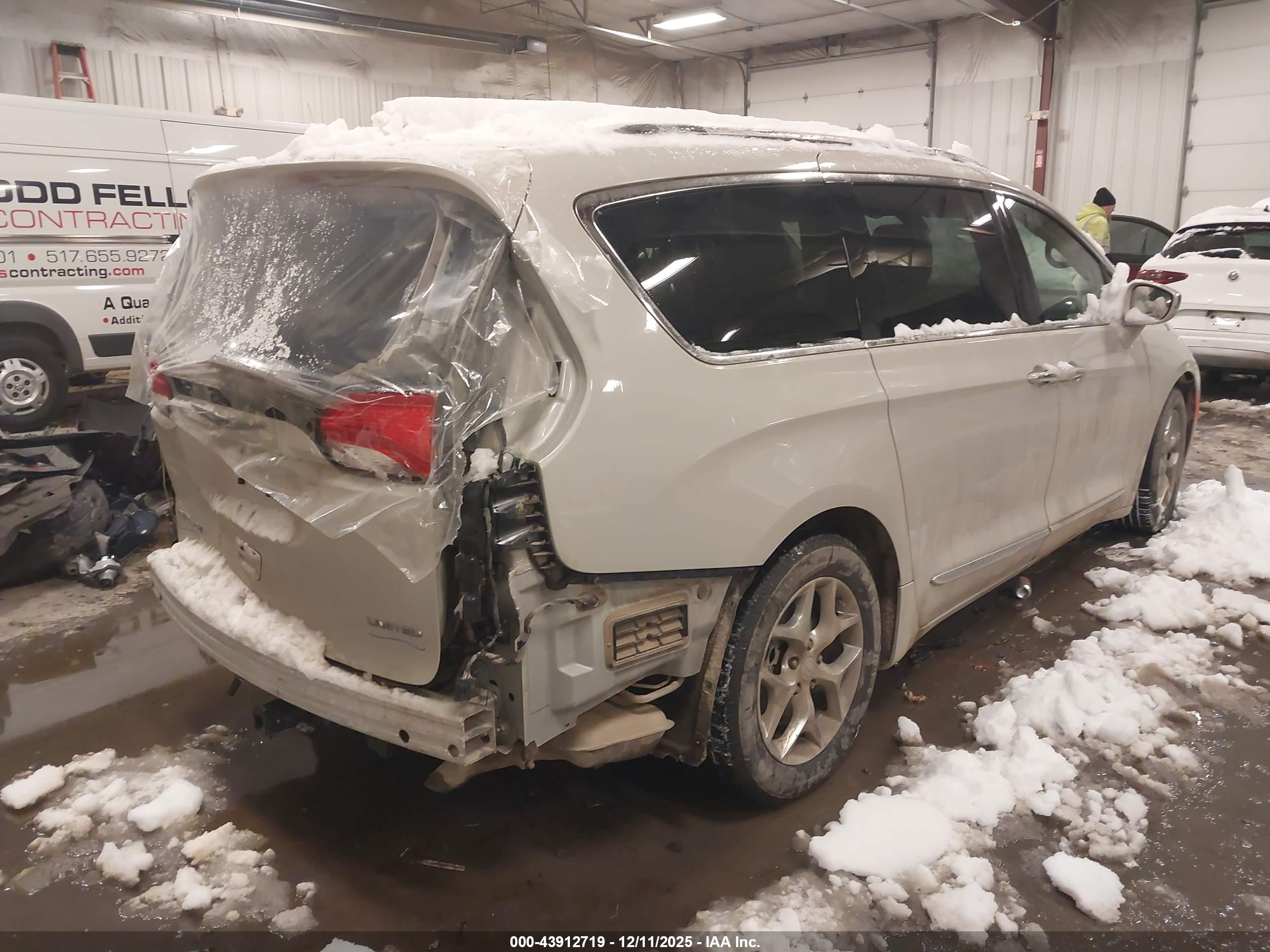 CHRYSLER PACIFICA image 4