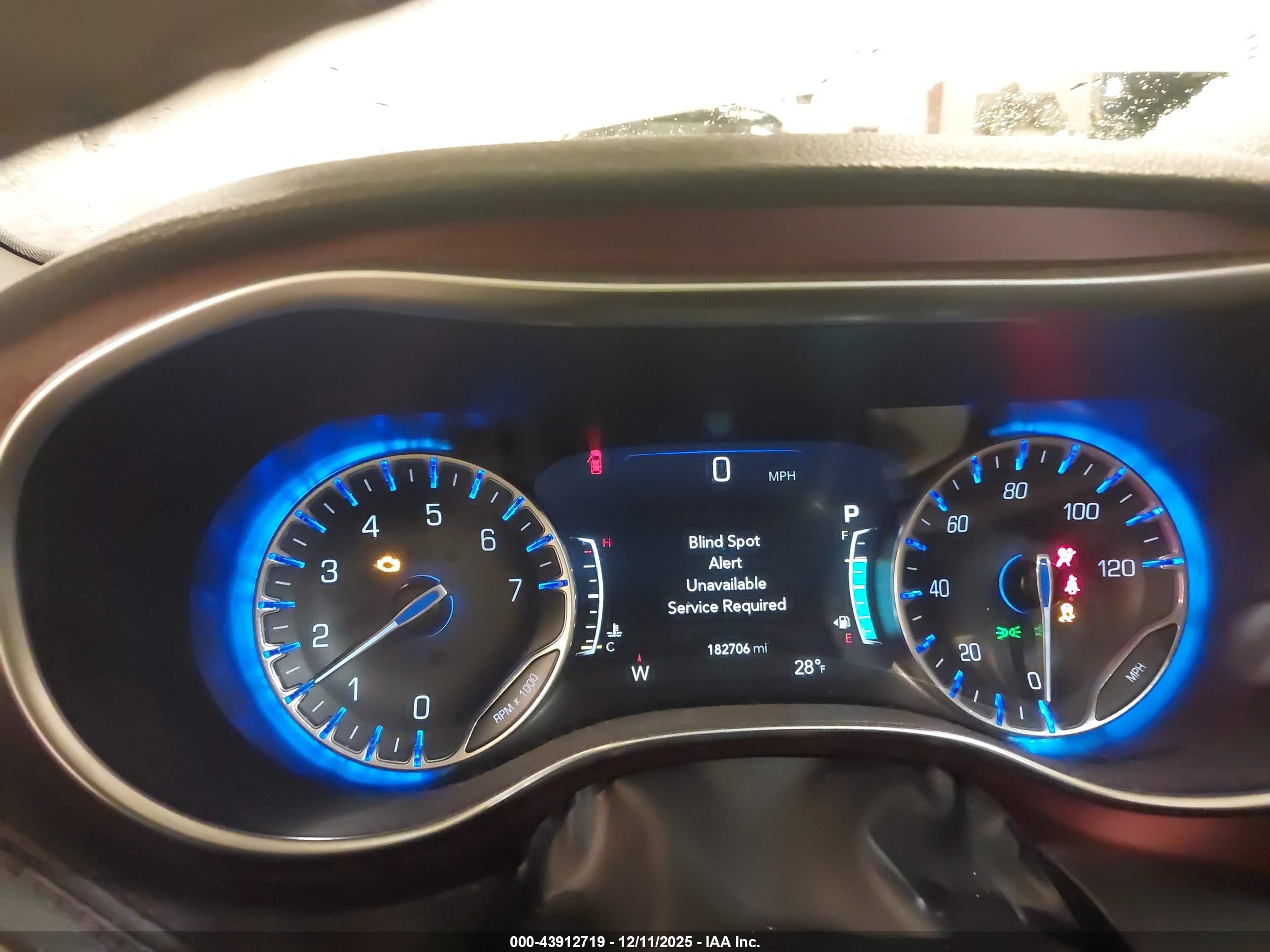 CHRYSLER PACIFICA image 7