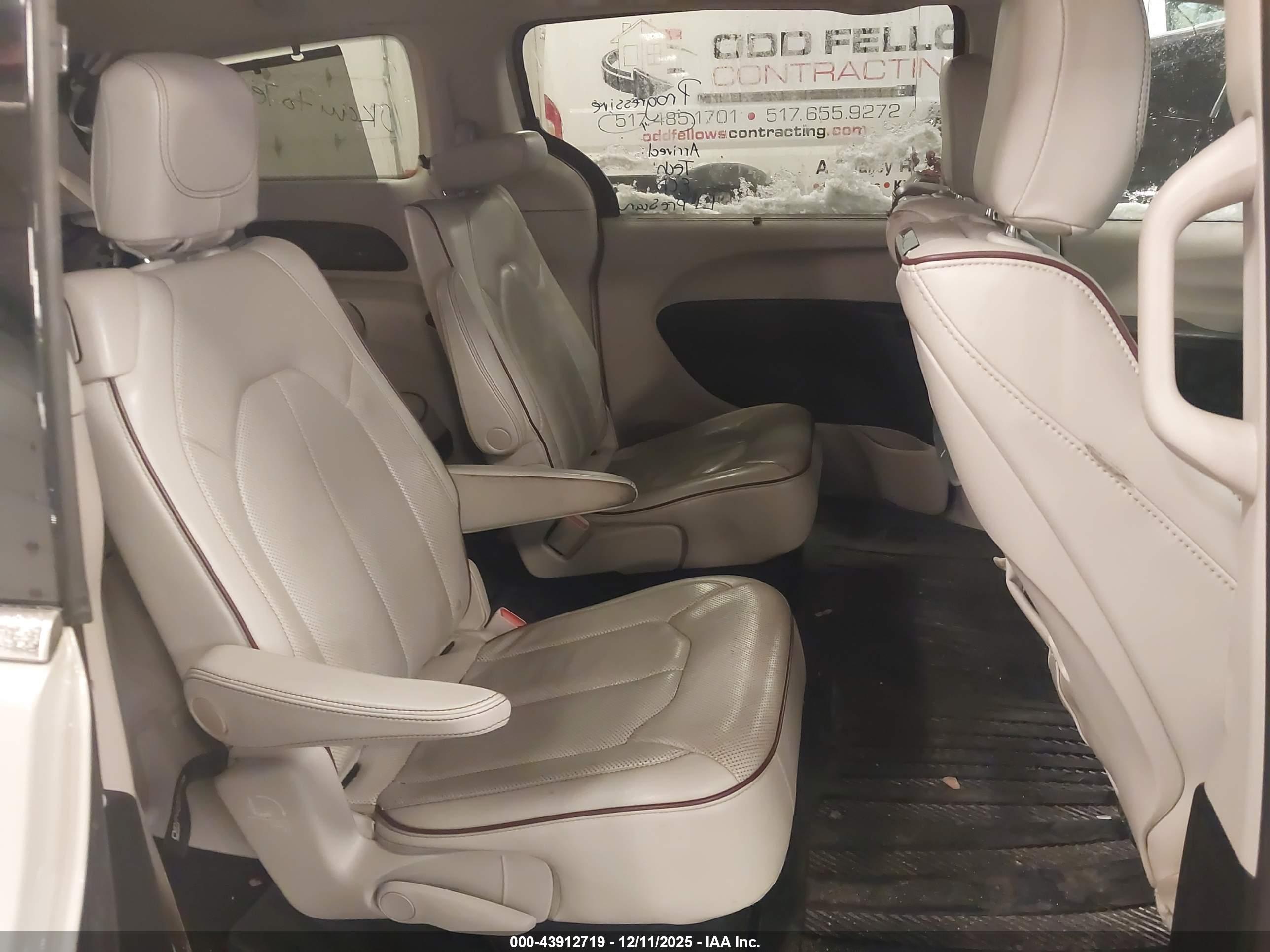 CHRYSLER PACIFICA image 8