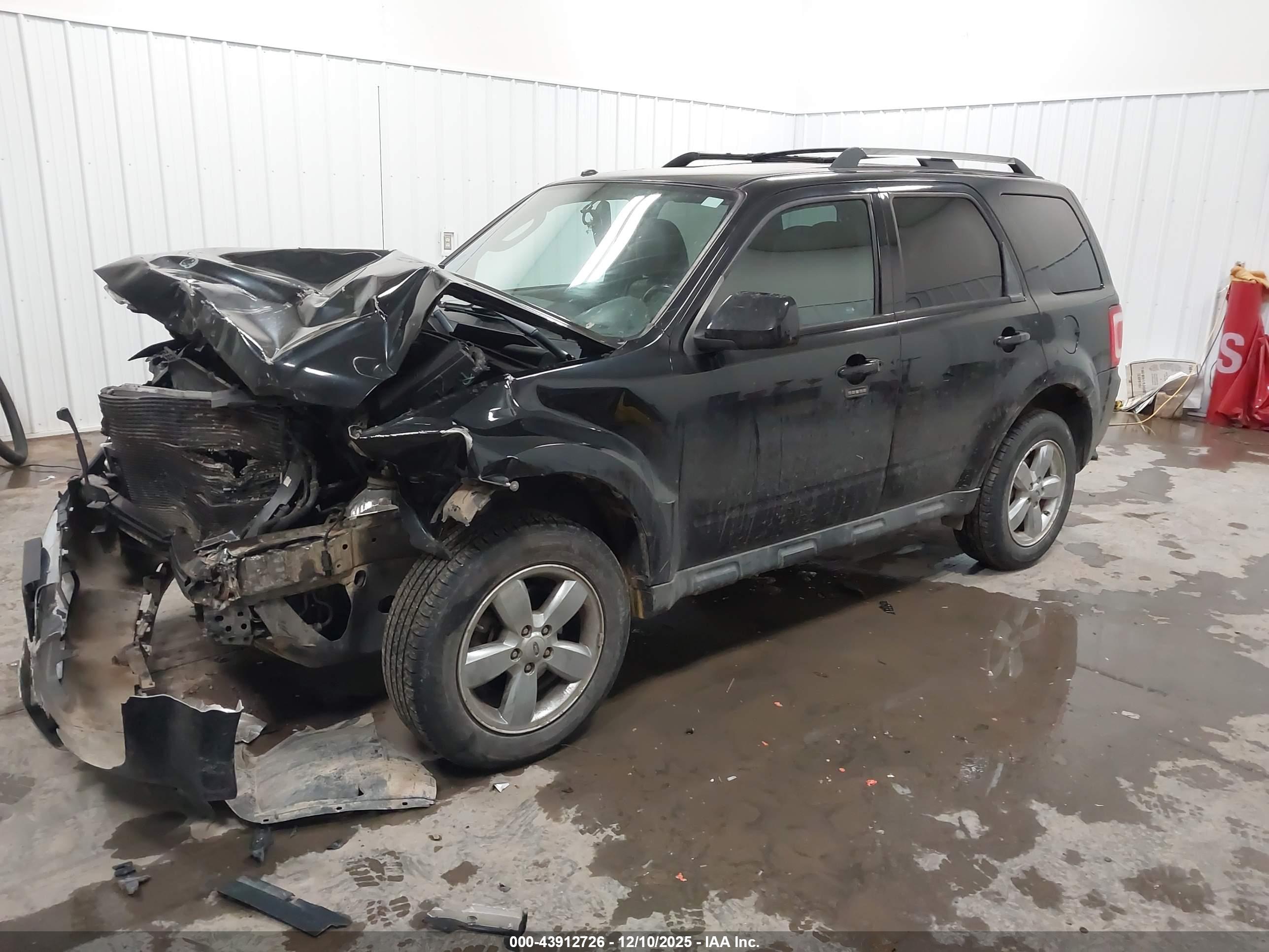 FORD ESCAPE image 2