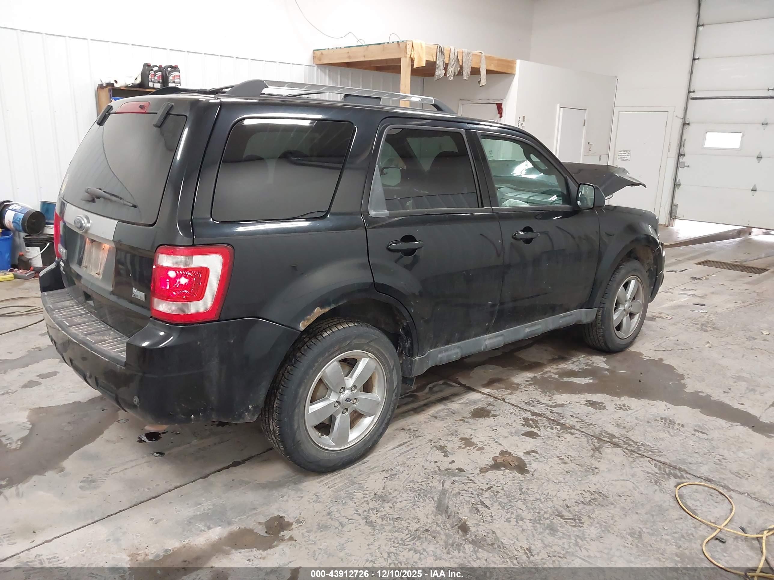 FORD ESCAPE image 4