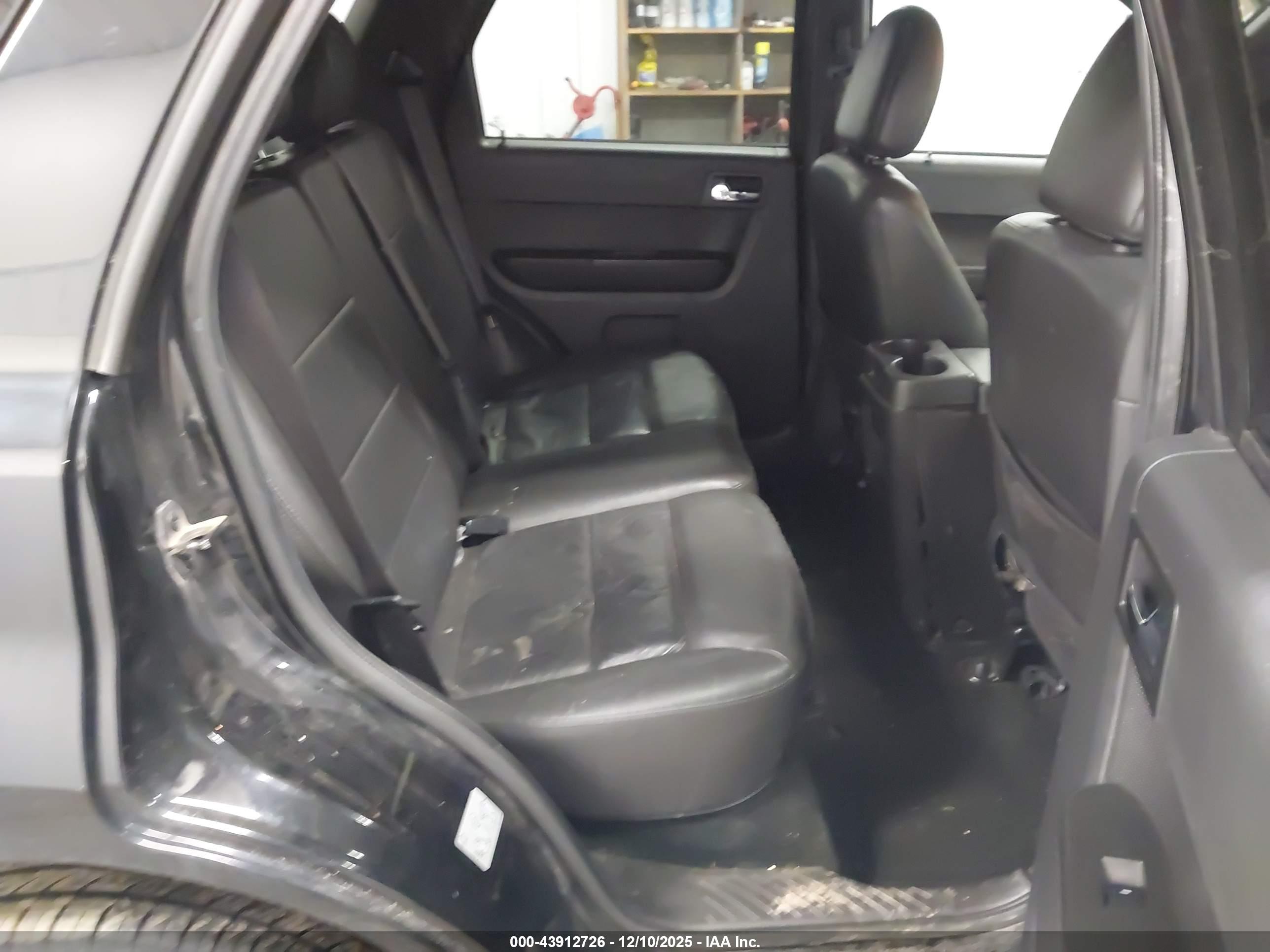 FORD ESCAPE image 8