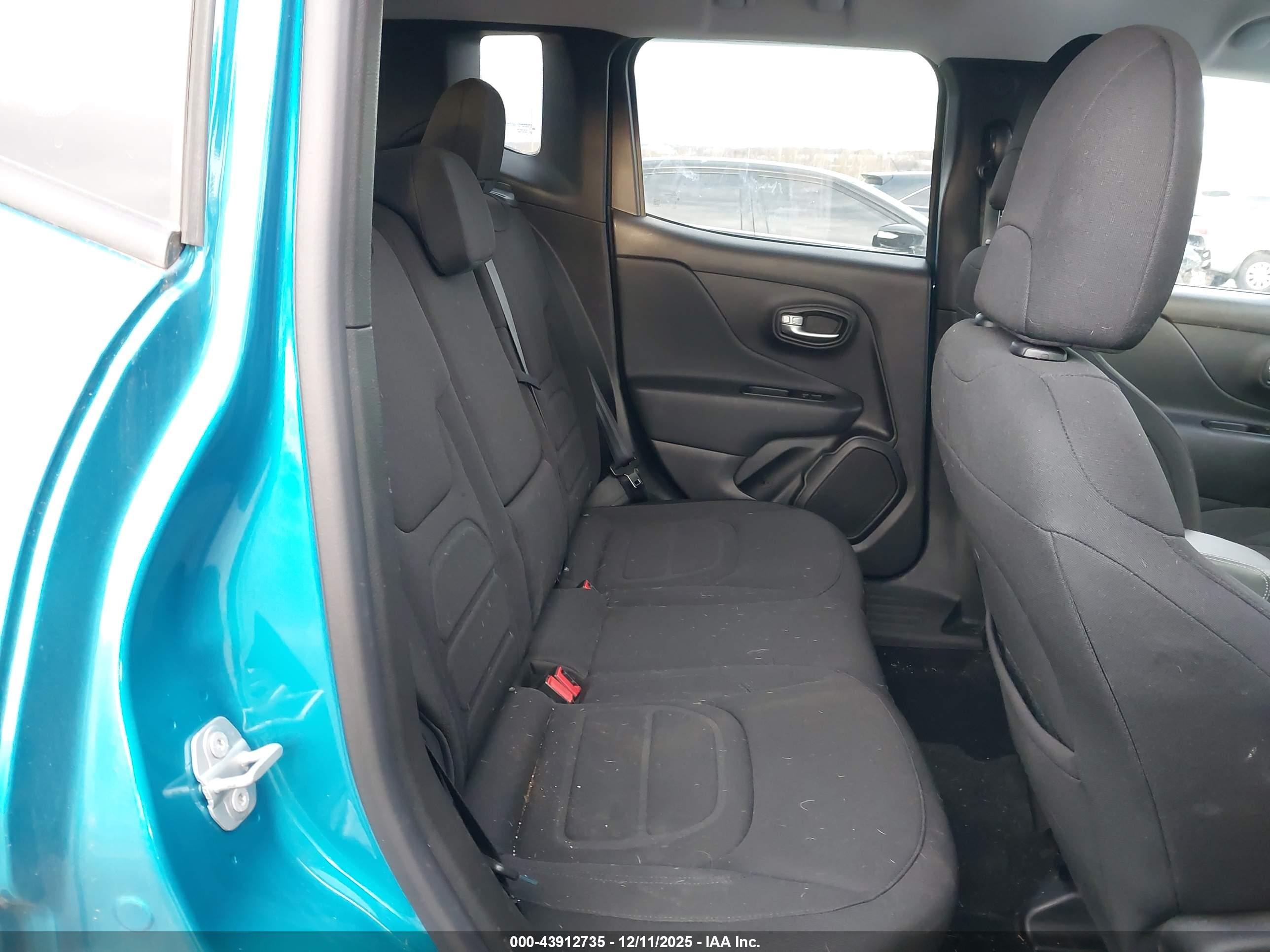 JEEP RENEGADE image 8