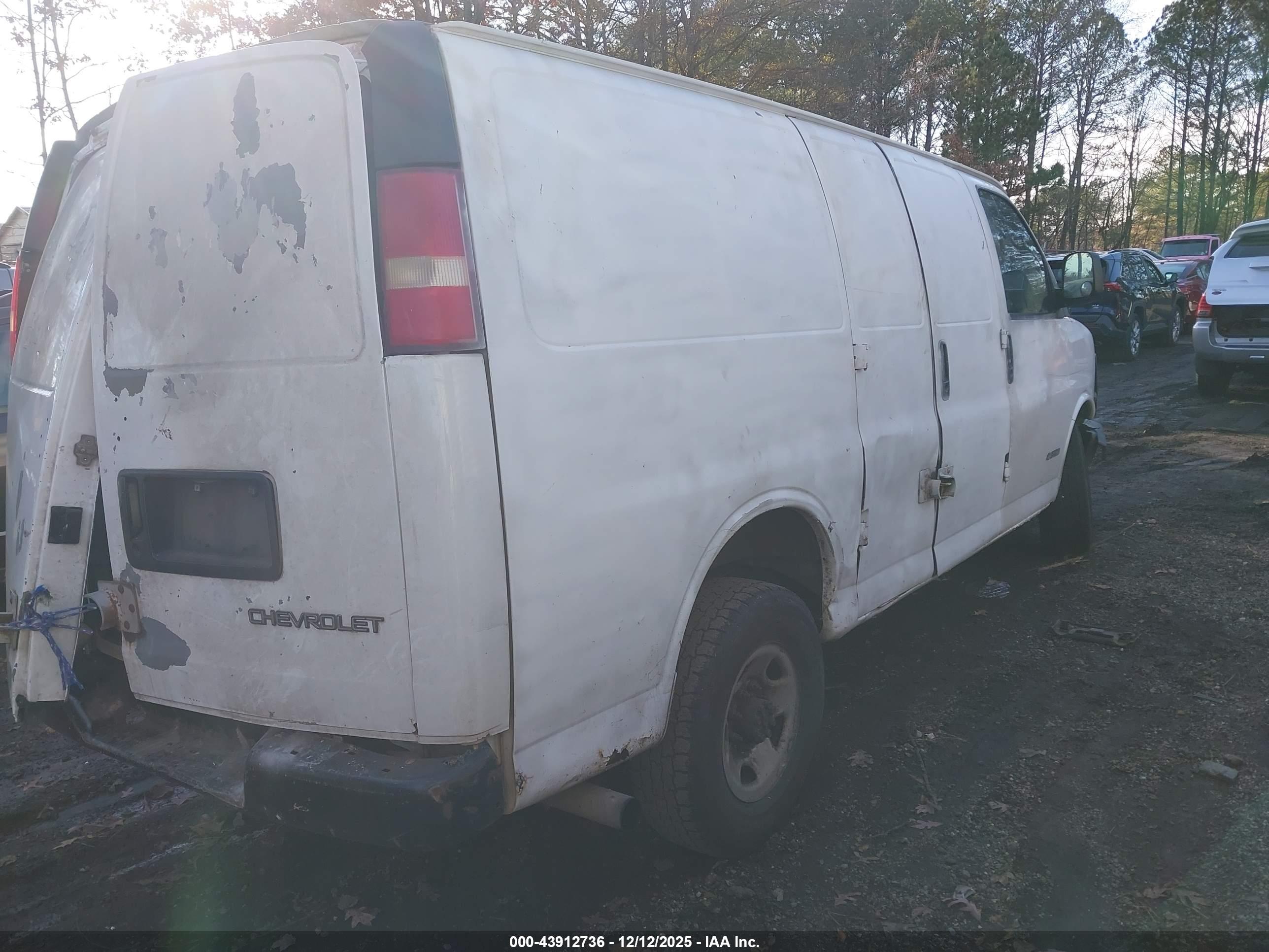 CHEVROLET EXPRESS image 4