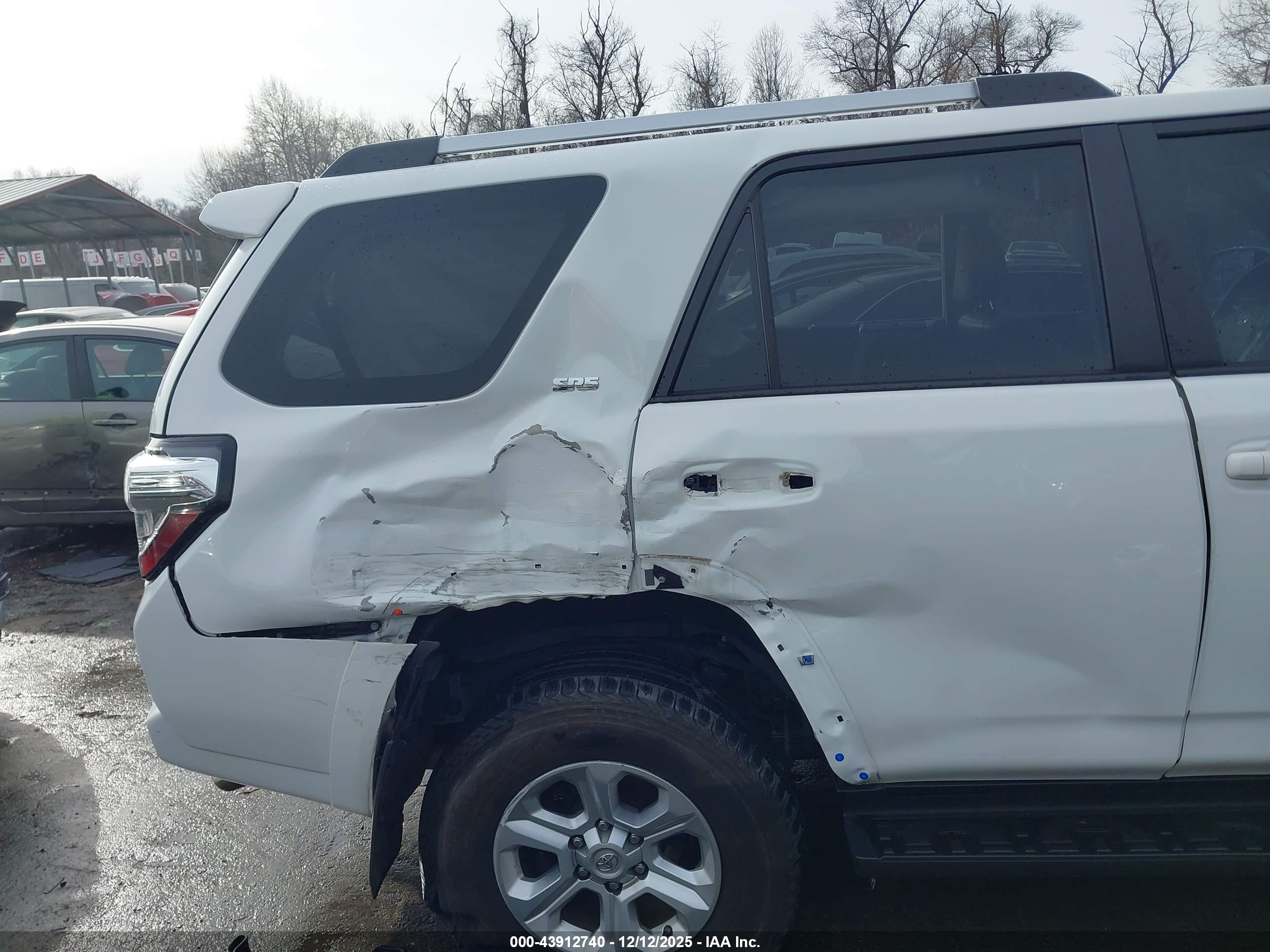 TOYOTA 4RUNNER image 6
