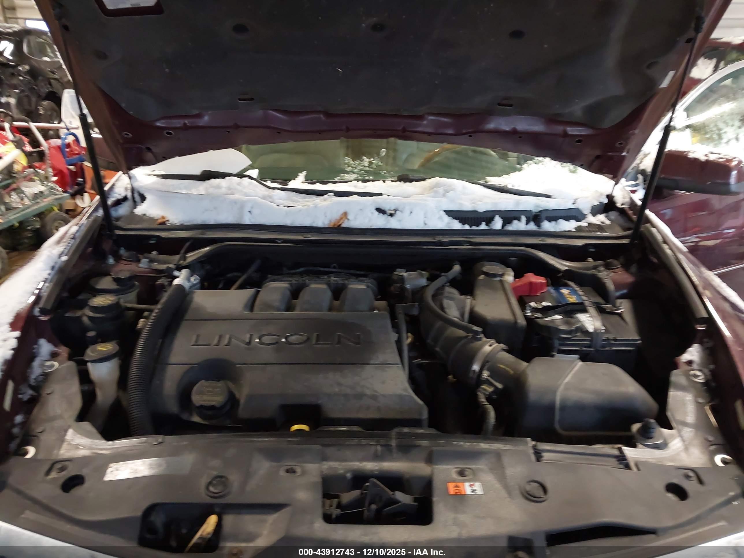 LINCOLN MKS image 10