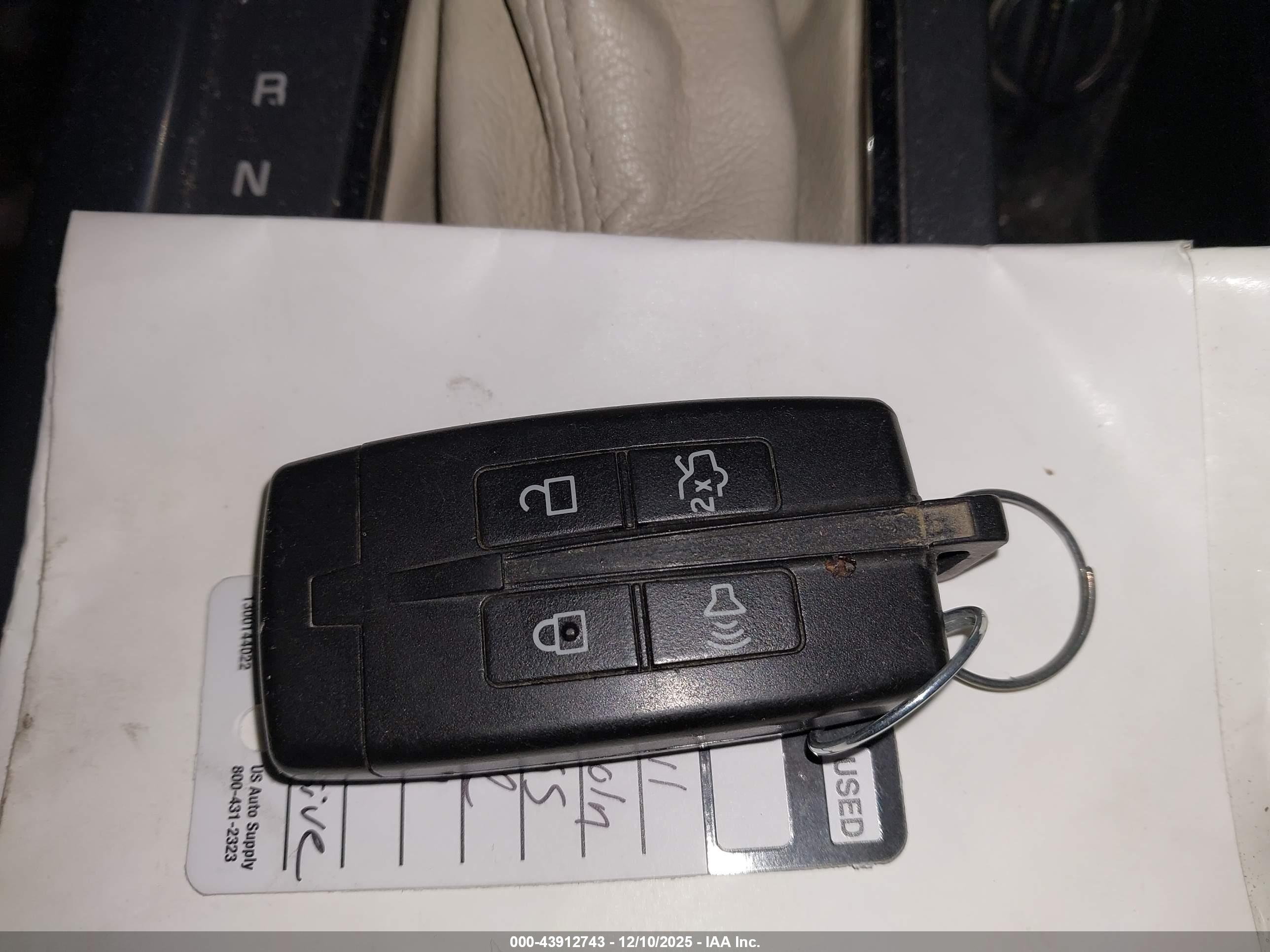 LINCOLN MKS image 11
