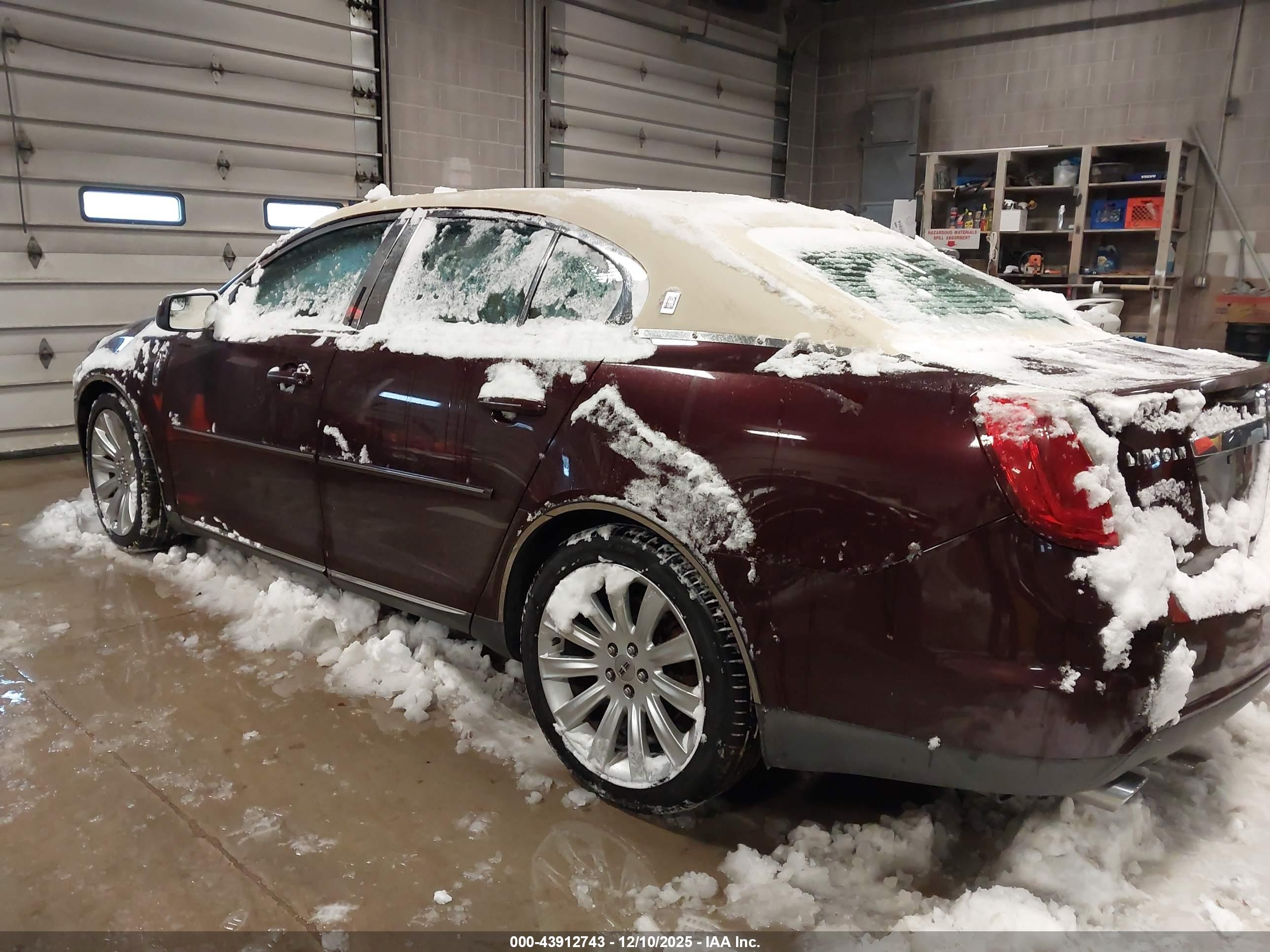 LINCOLN MKS image 3