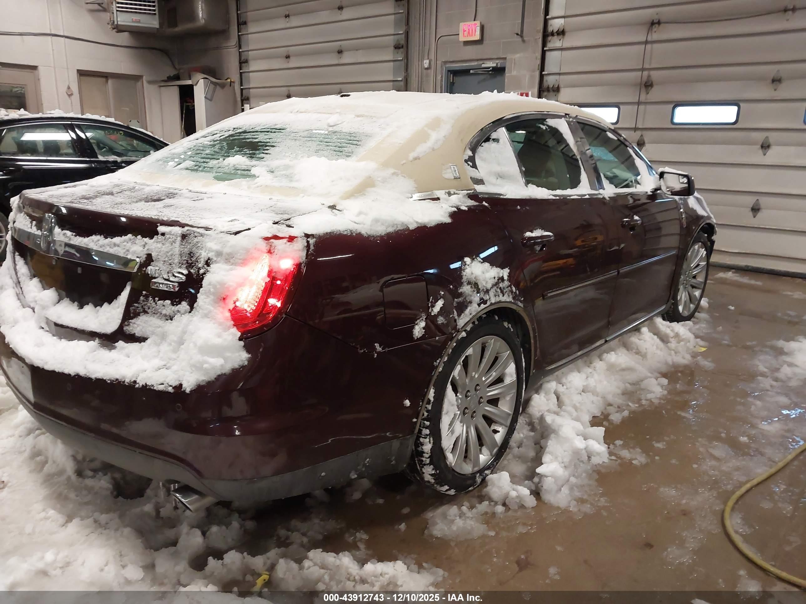 LINCOLN MKS image 4