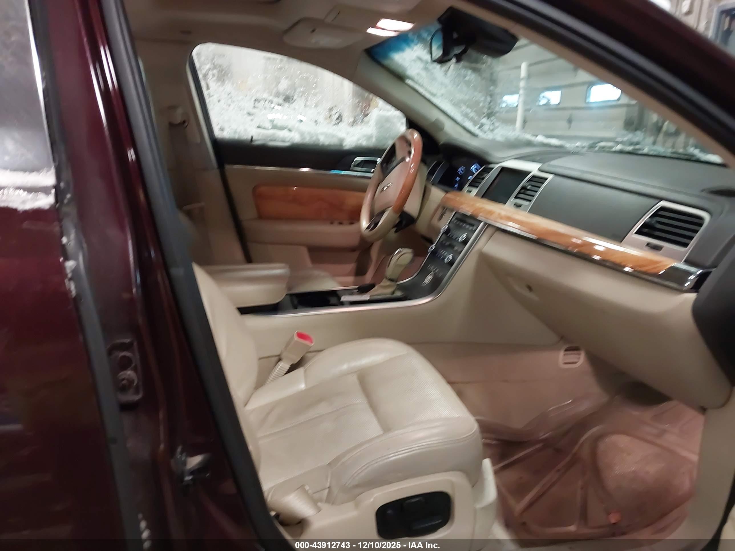 LINCOLN MKS image 5