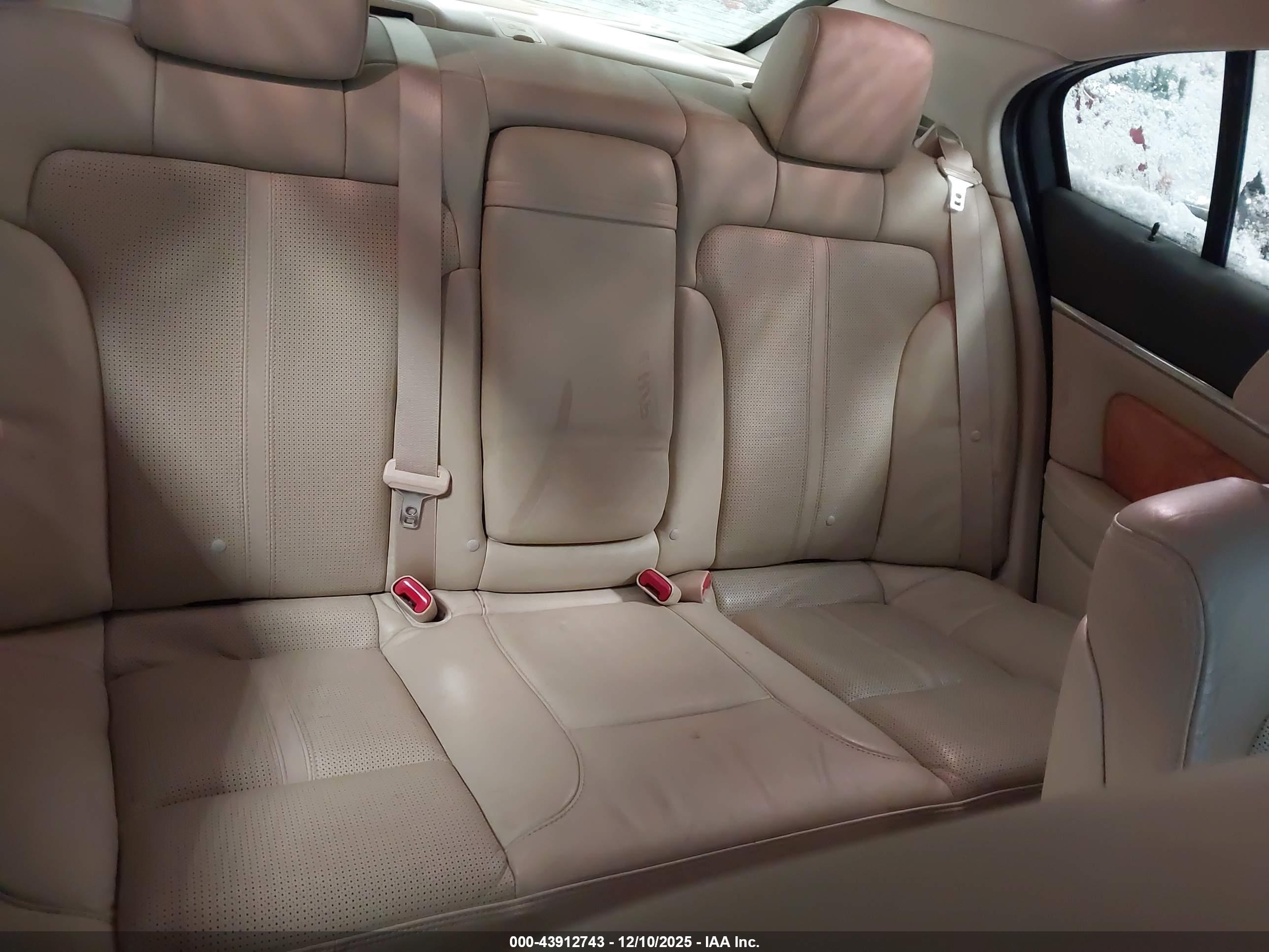 LINCOLN MKS image 8